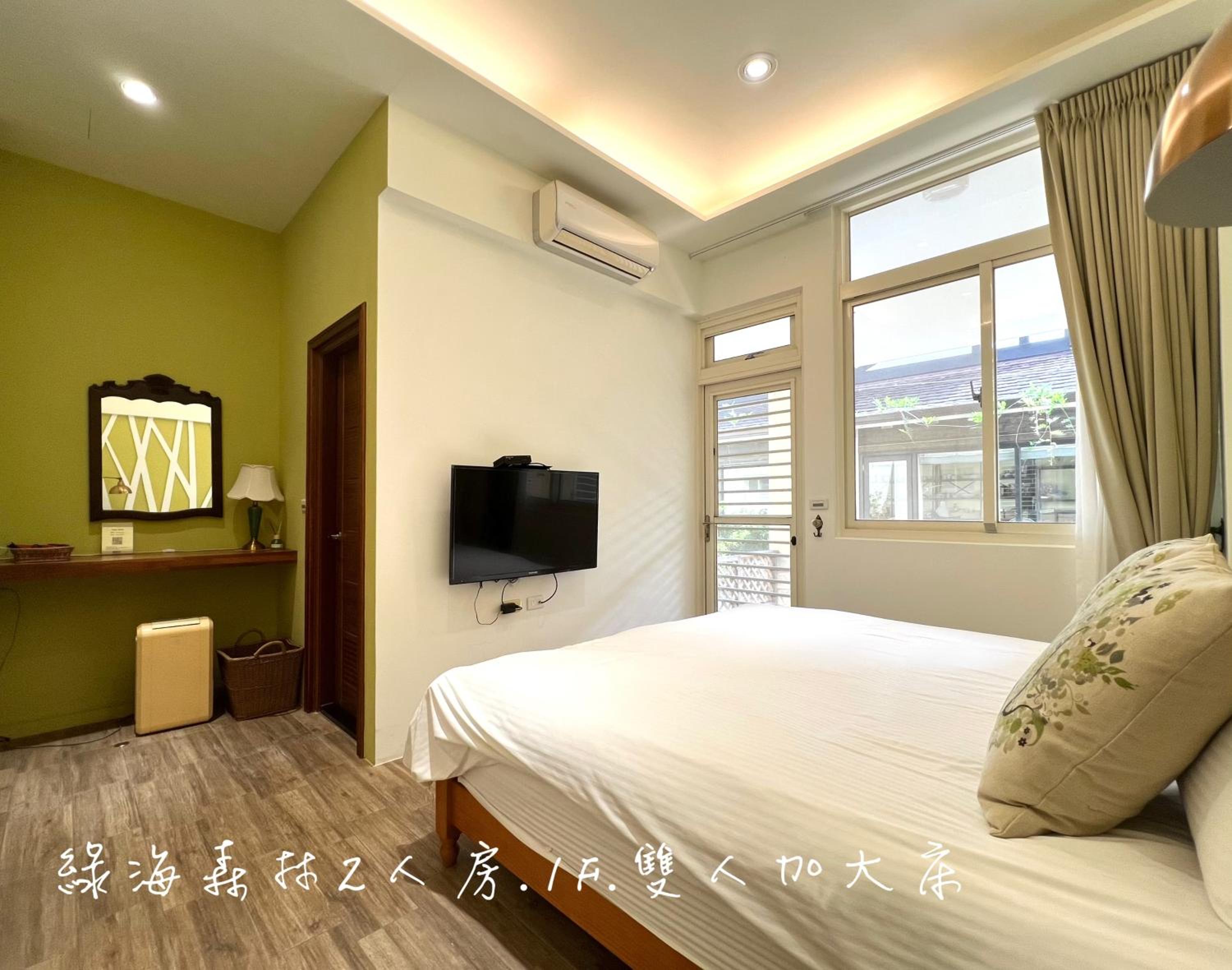 Standard Queen Room