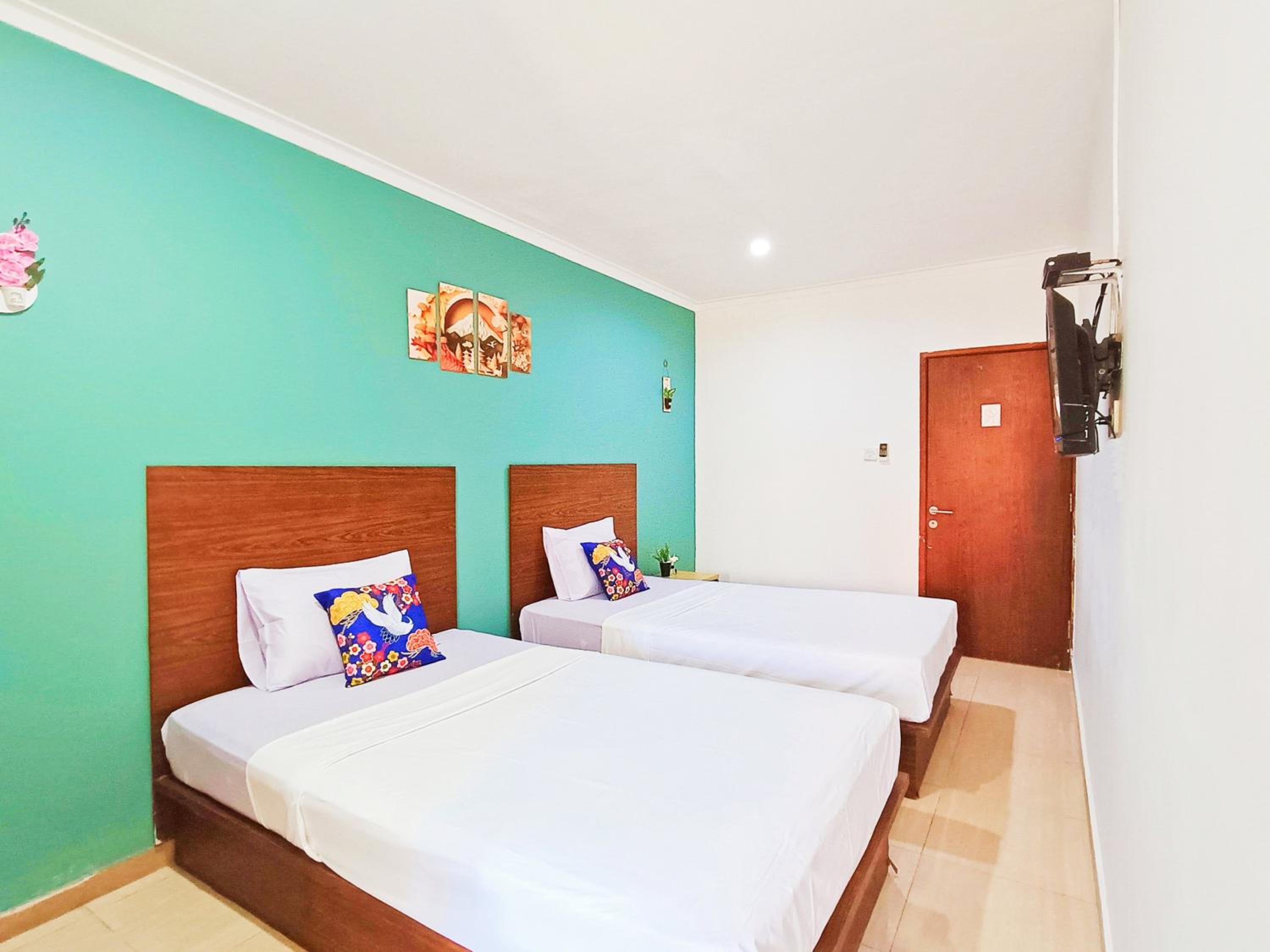 Standard Twin Room - Photo 4