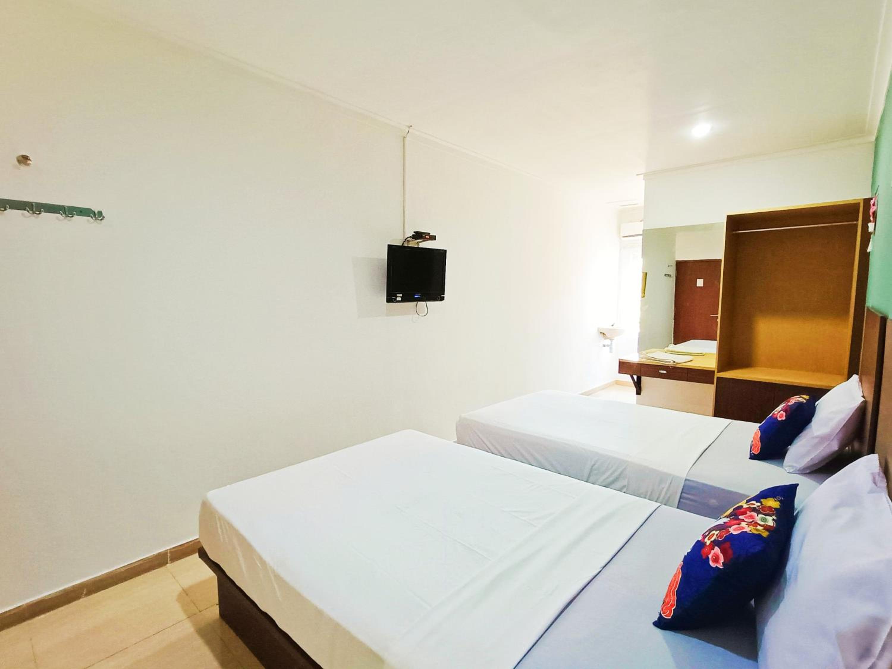 Standard Twin Room - Photo 3