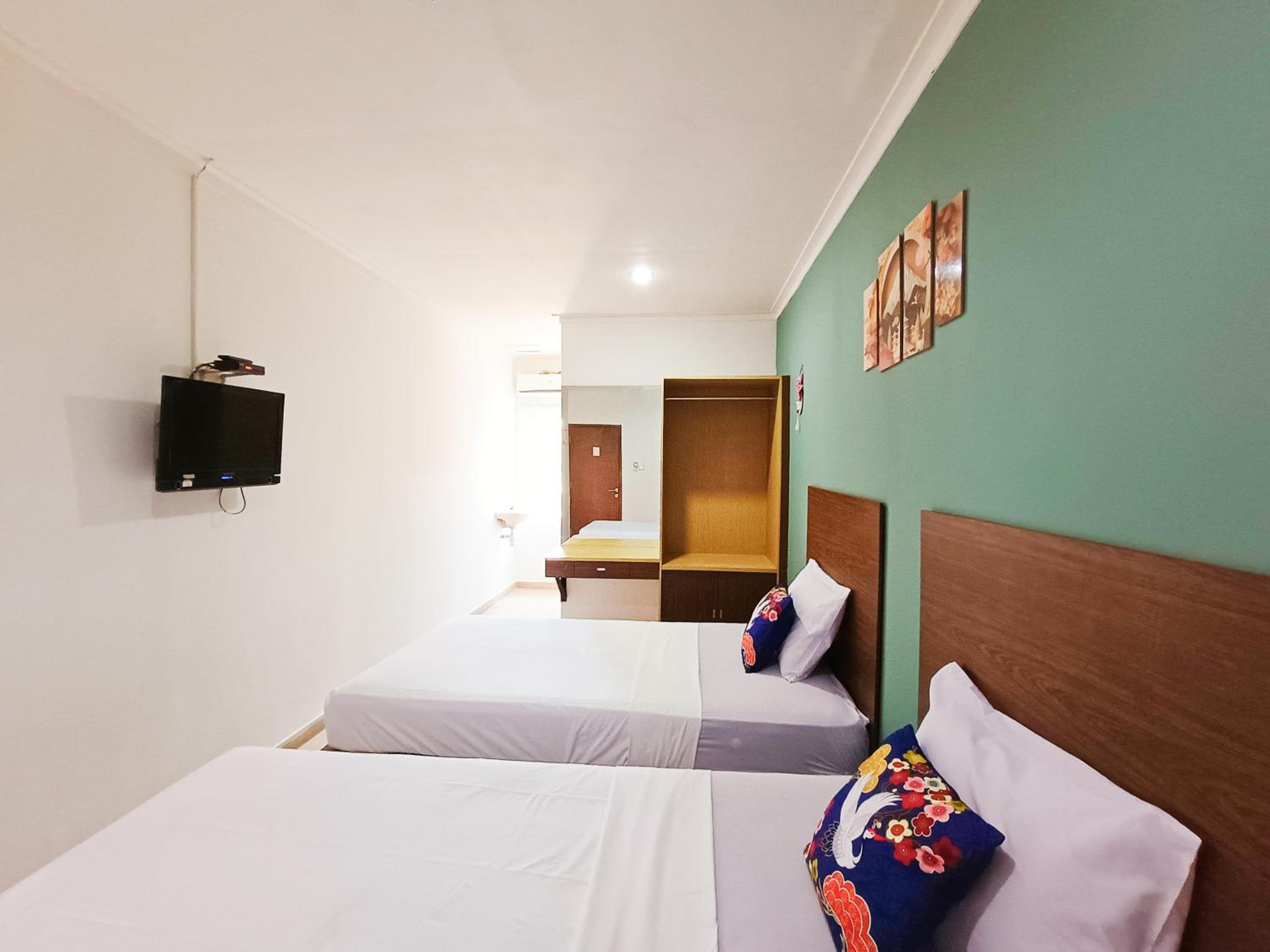 Standard Twin Room - Photo 7