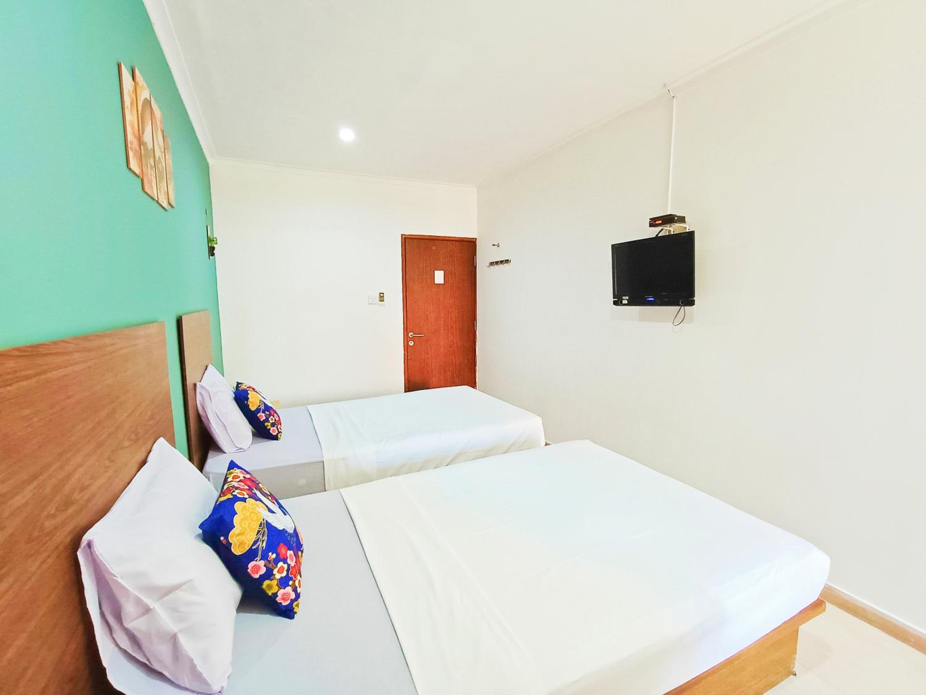 Standard Twin Room - Photo 5