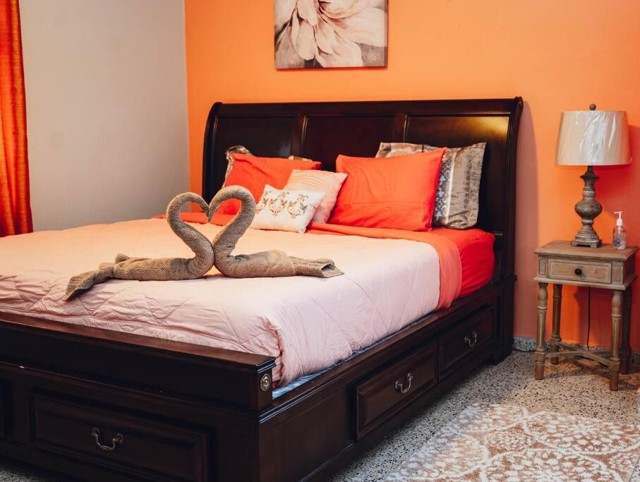 Five-Bedroom House photo 1