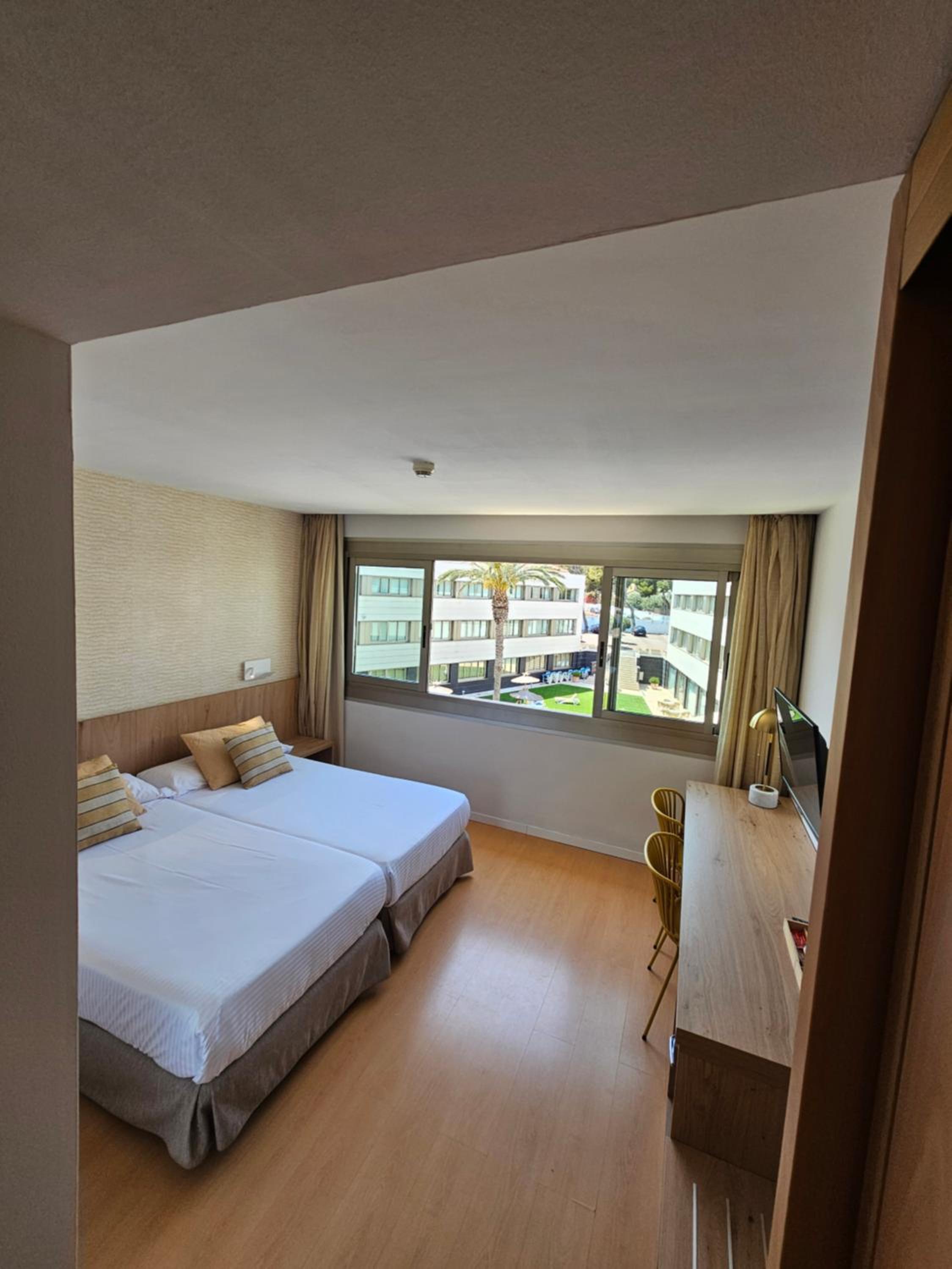 Premium Double Room - Photo 6