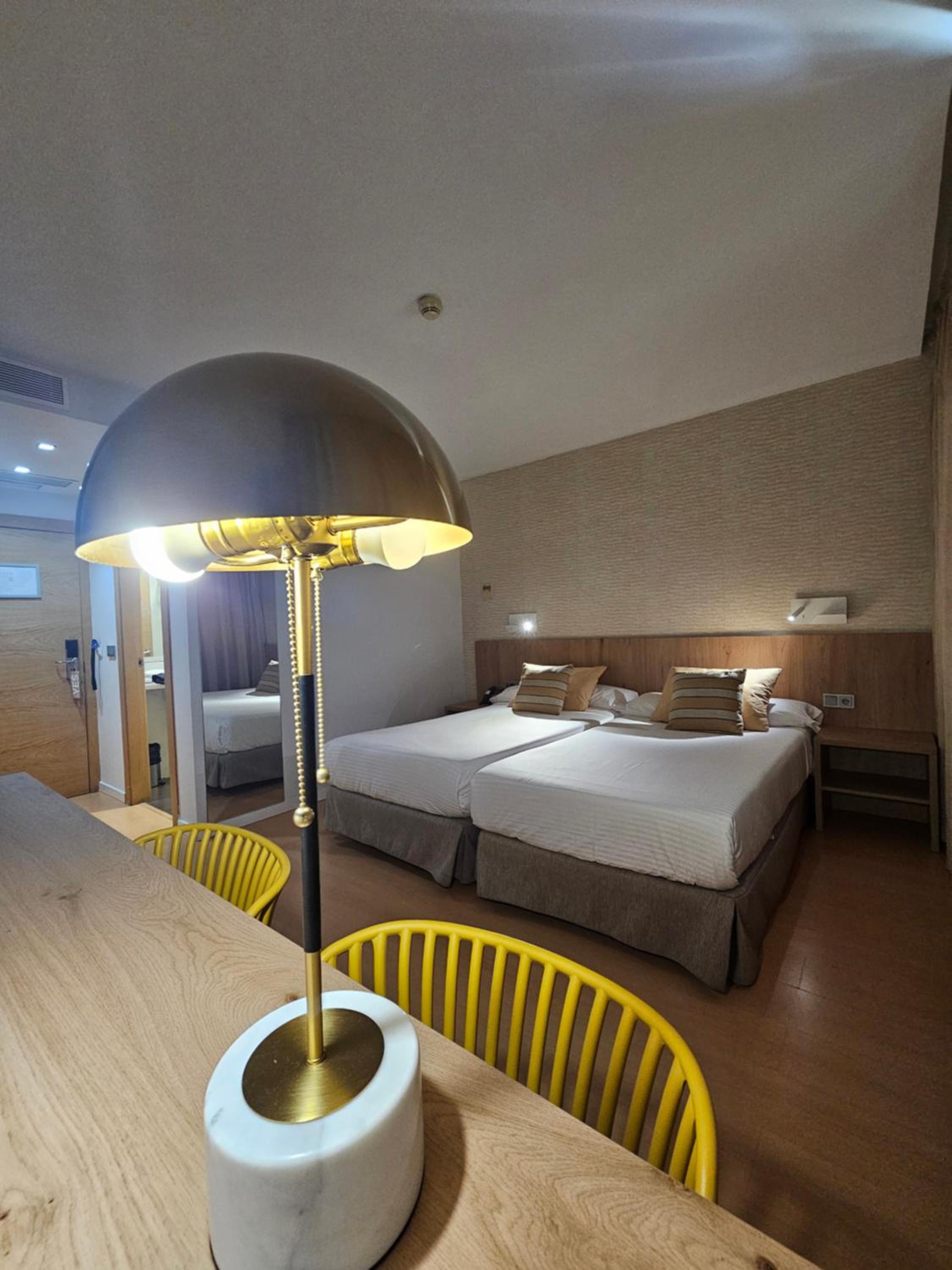 Premium Double Room - Photo 7