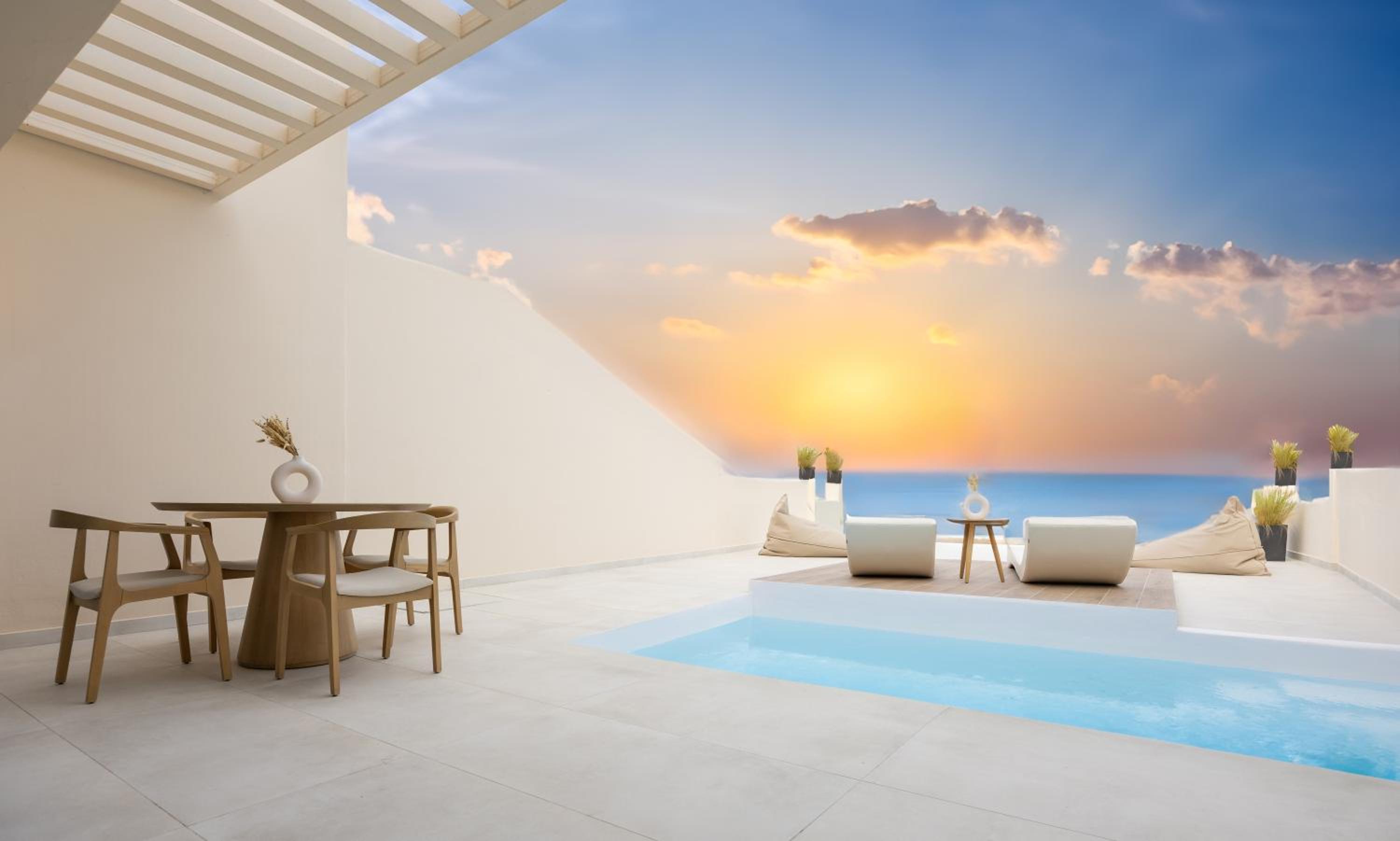 Family Two Bedroom Suite with Sea view and Private Heated Pool - Photo 2