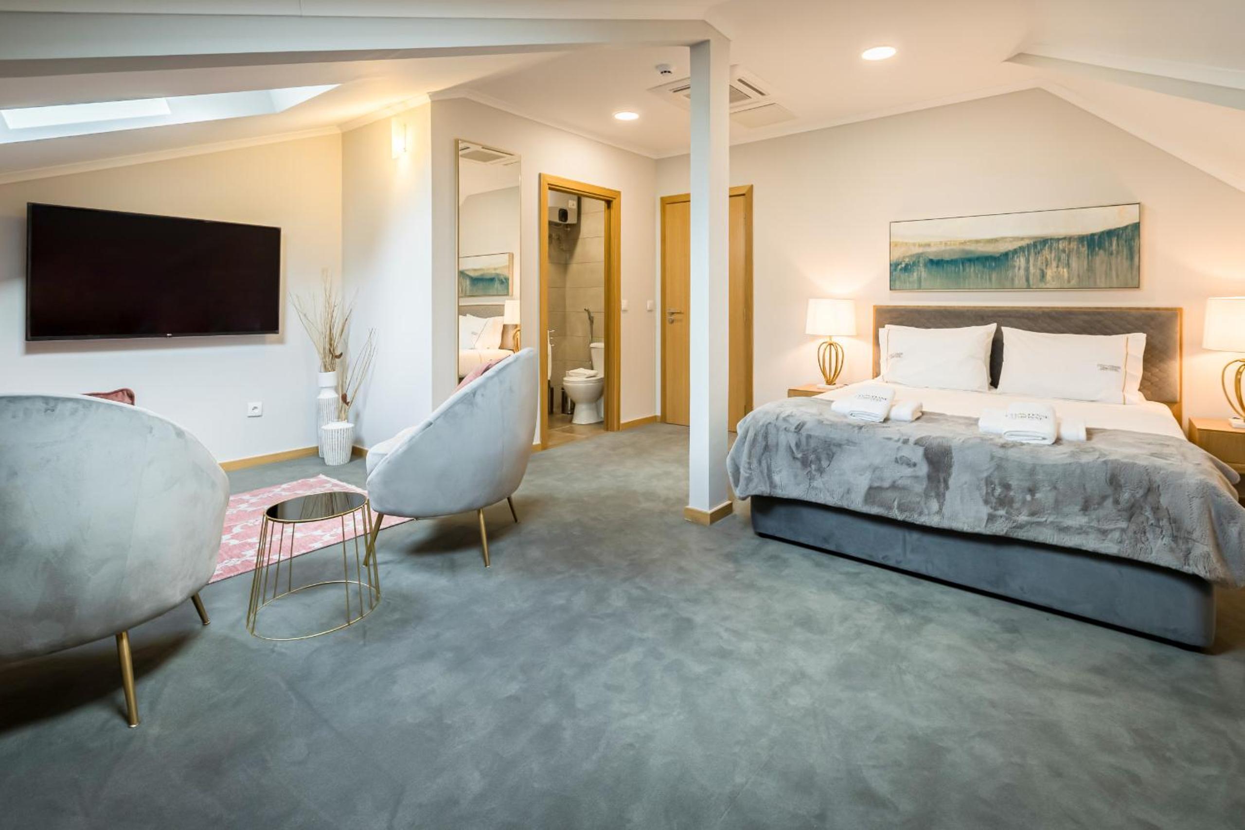 Large Double Room photo 3