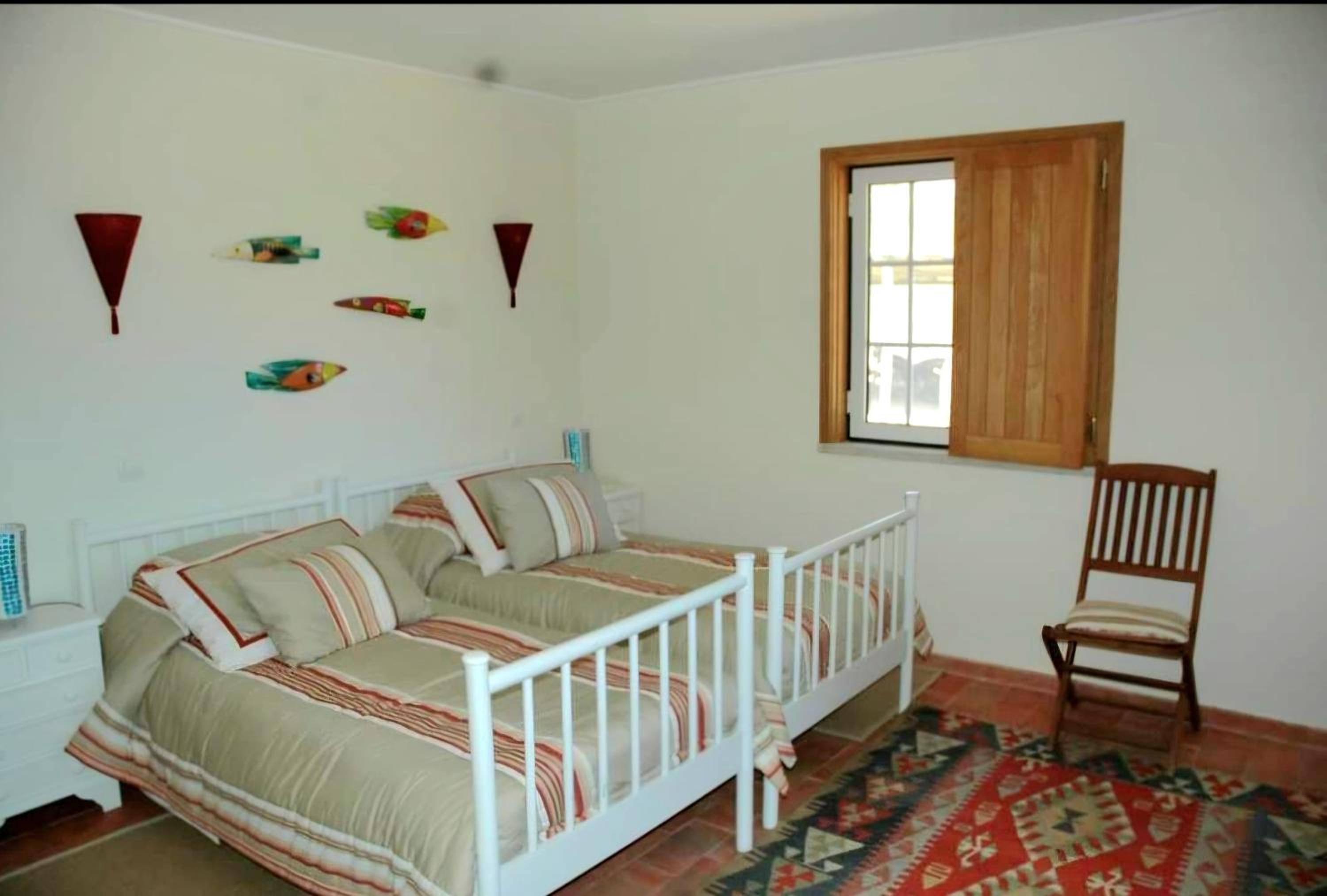 Six-Bedroom House photo 2