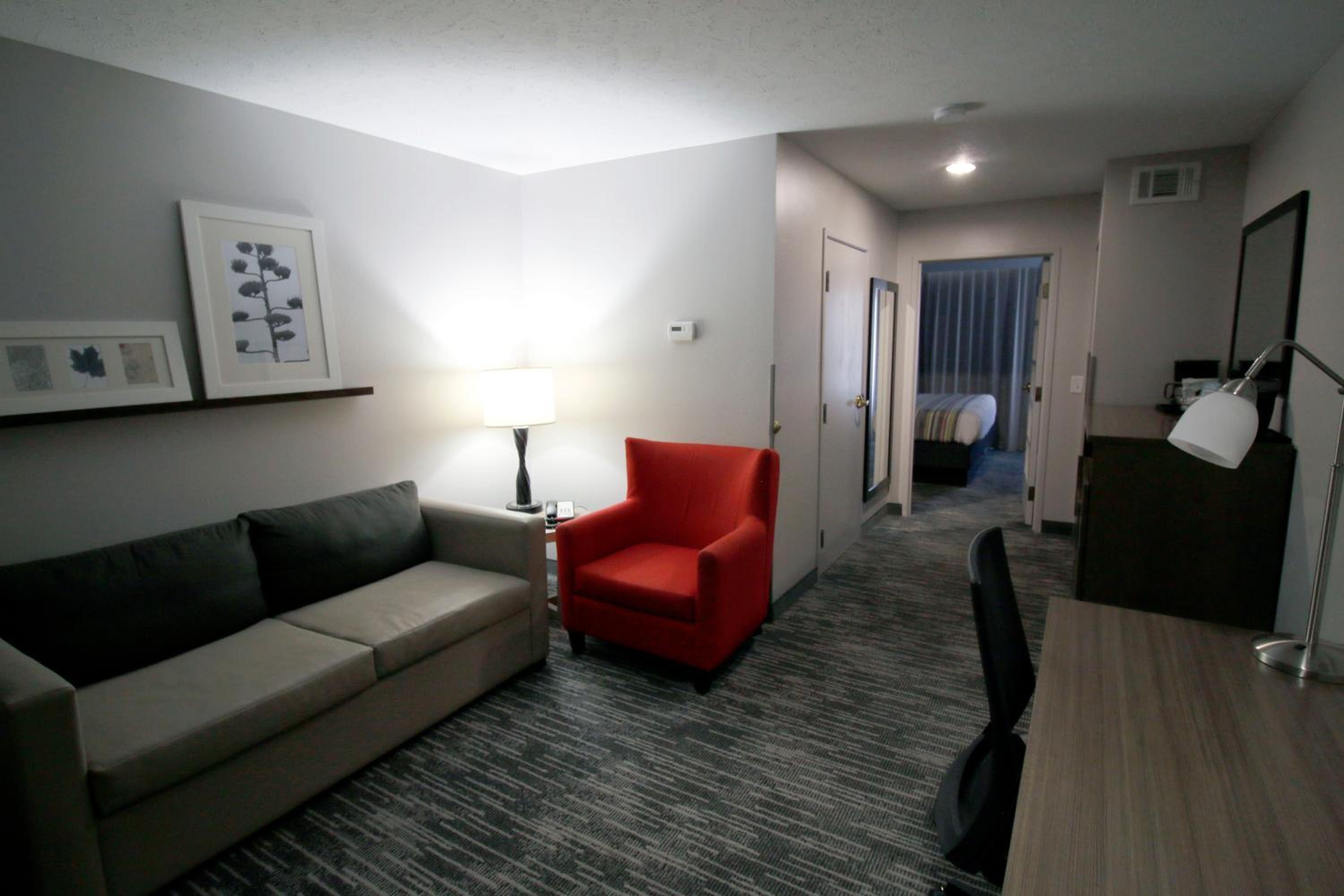 One-Bedroom King Suite - Disability Acces/Non-Smoking photo 3
