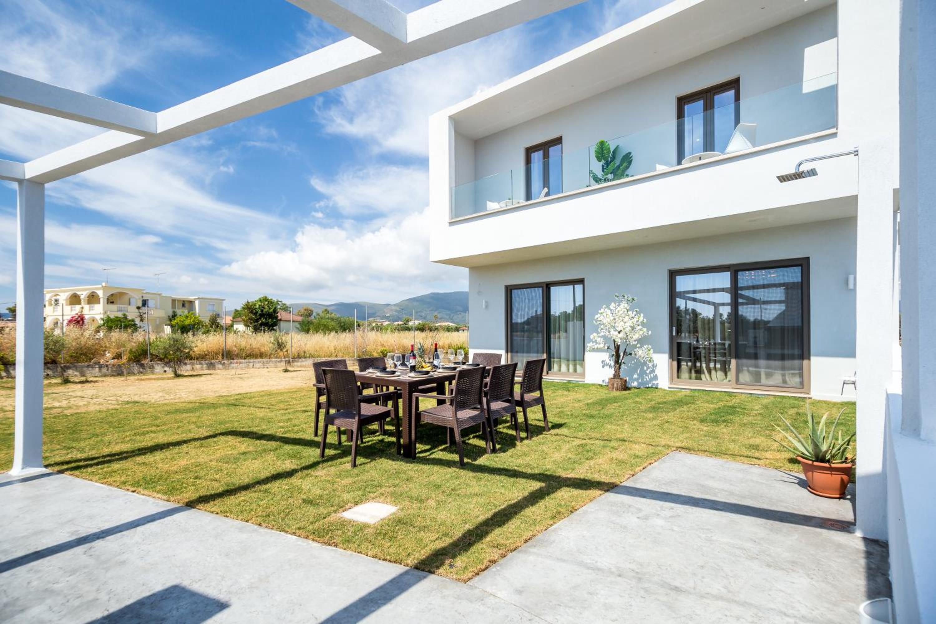 Villa photo 3