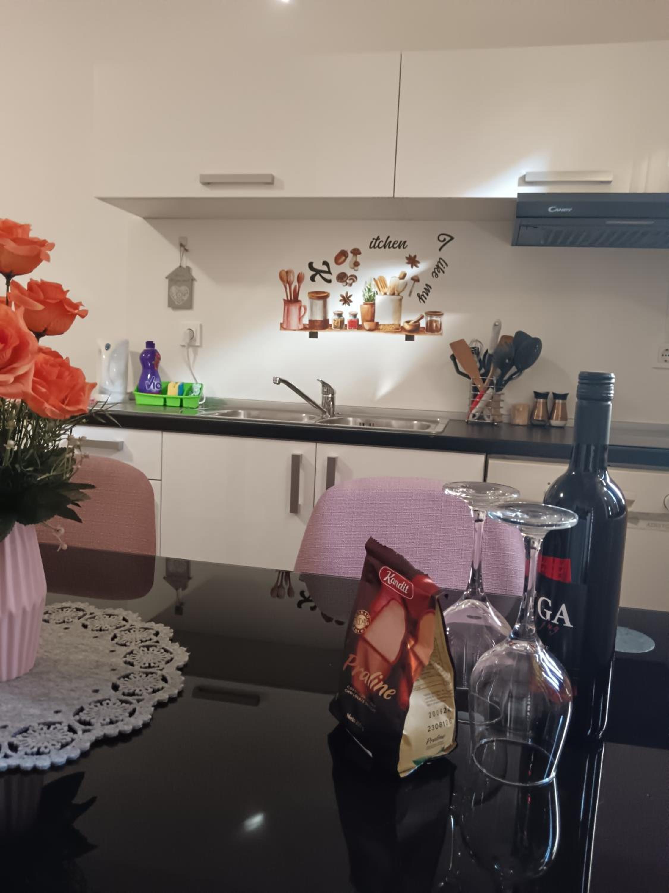 One-Bedroom Apartment - Photo 4