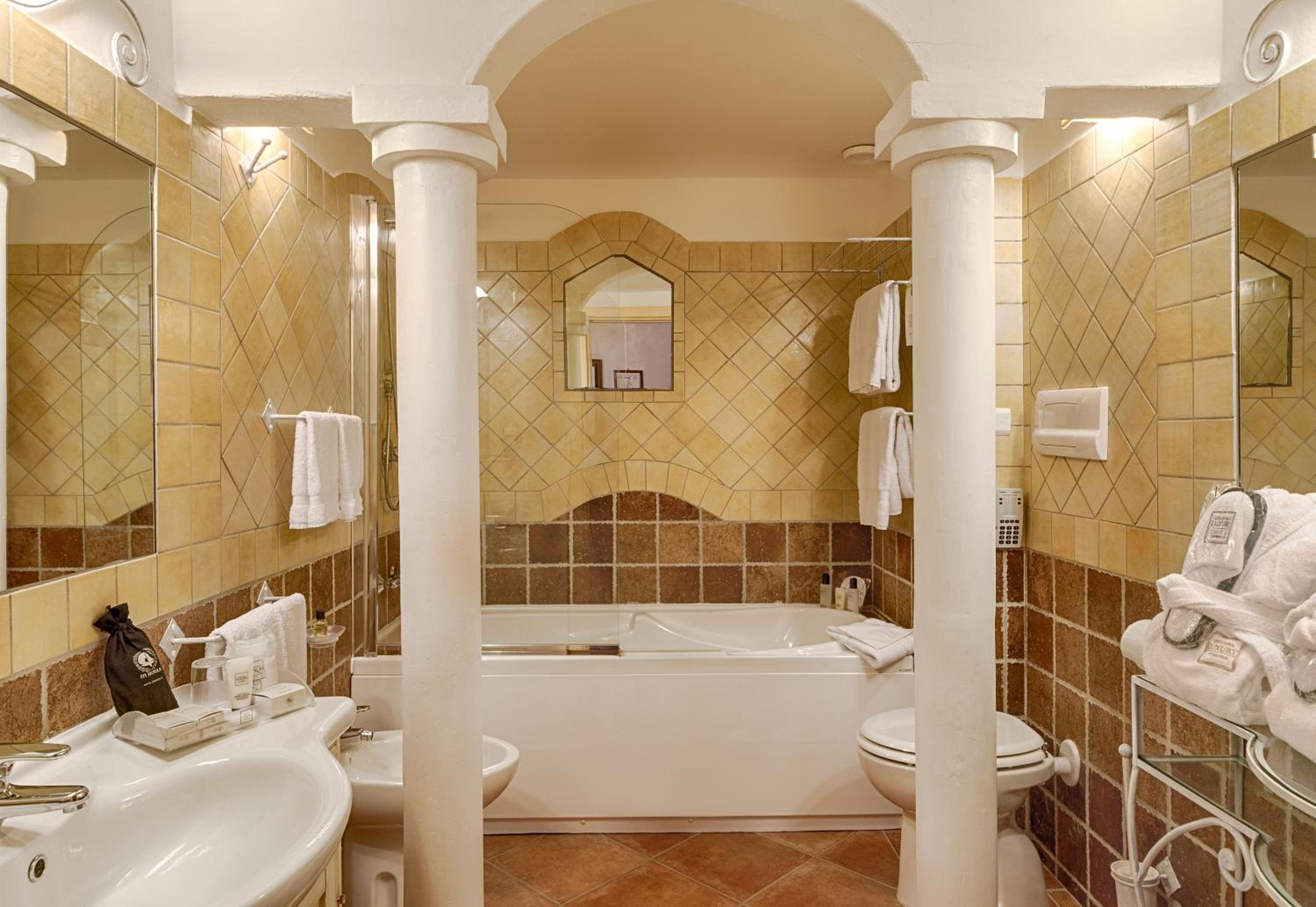 Executive Suite - Photo 4
