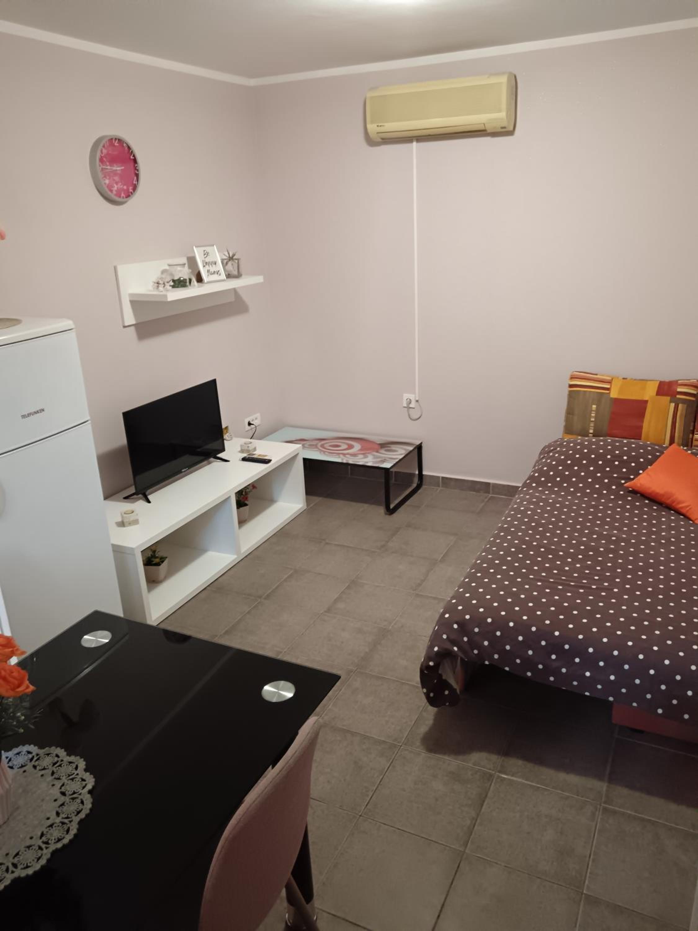 One-Bedroom Apartment - Photo 10