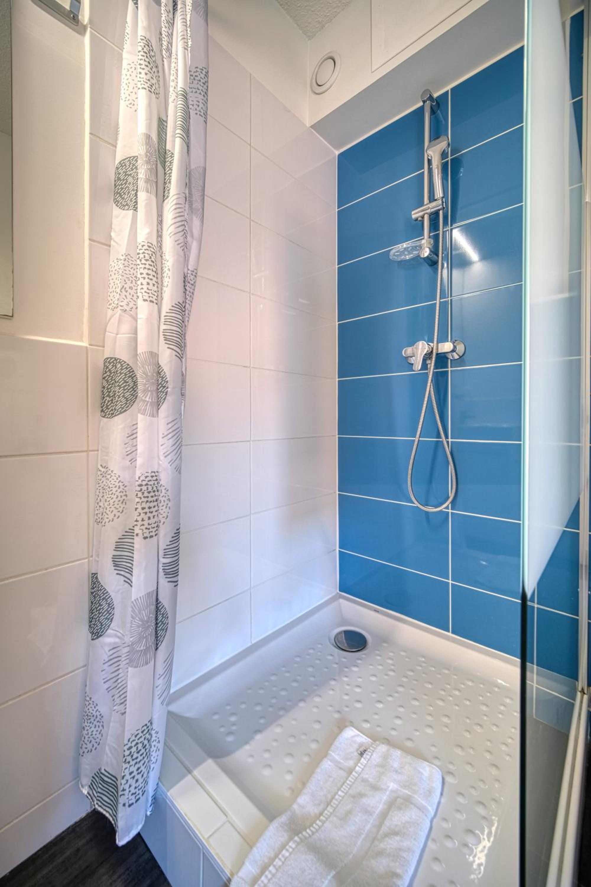 Standard Double Room - Photo 3