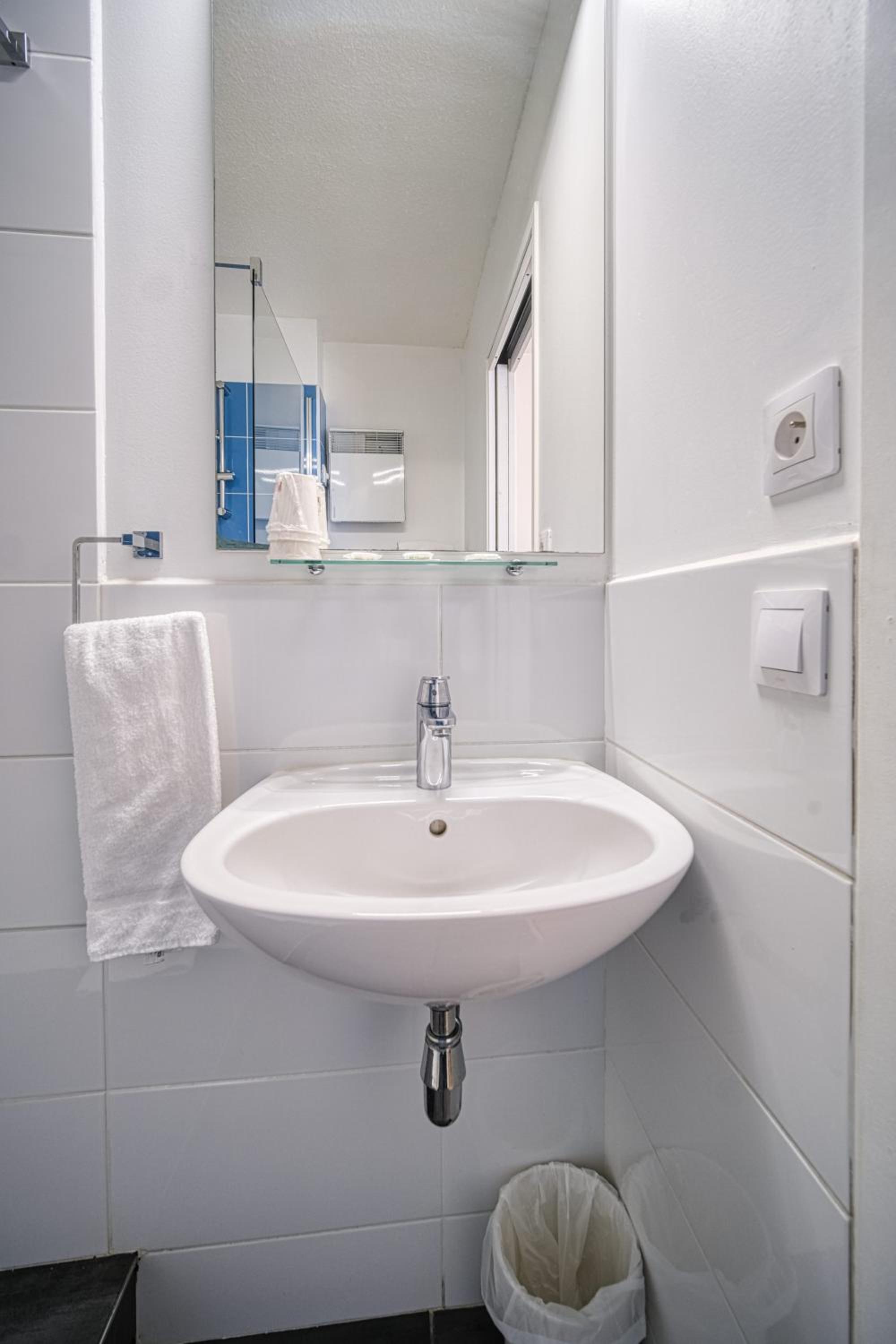 Standard Double Room - Photo 4
