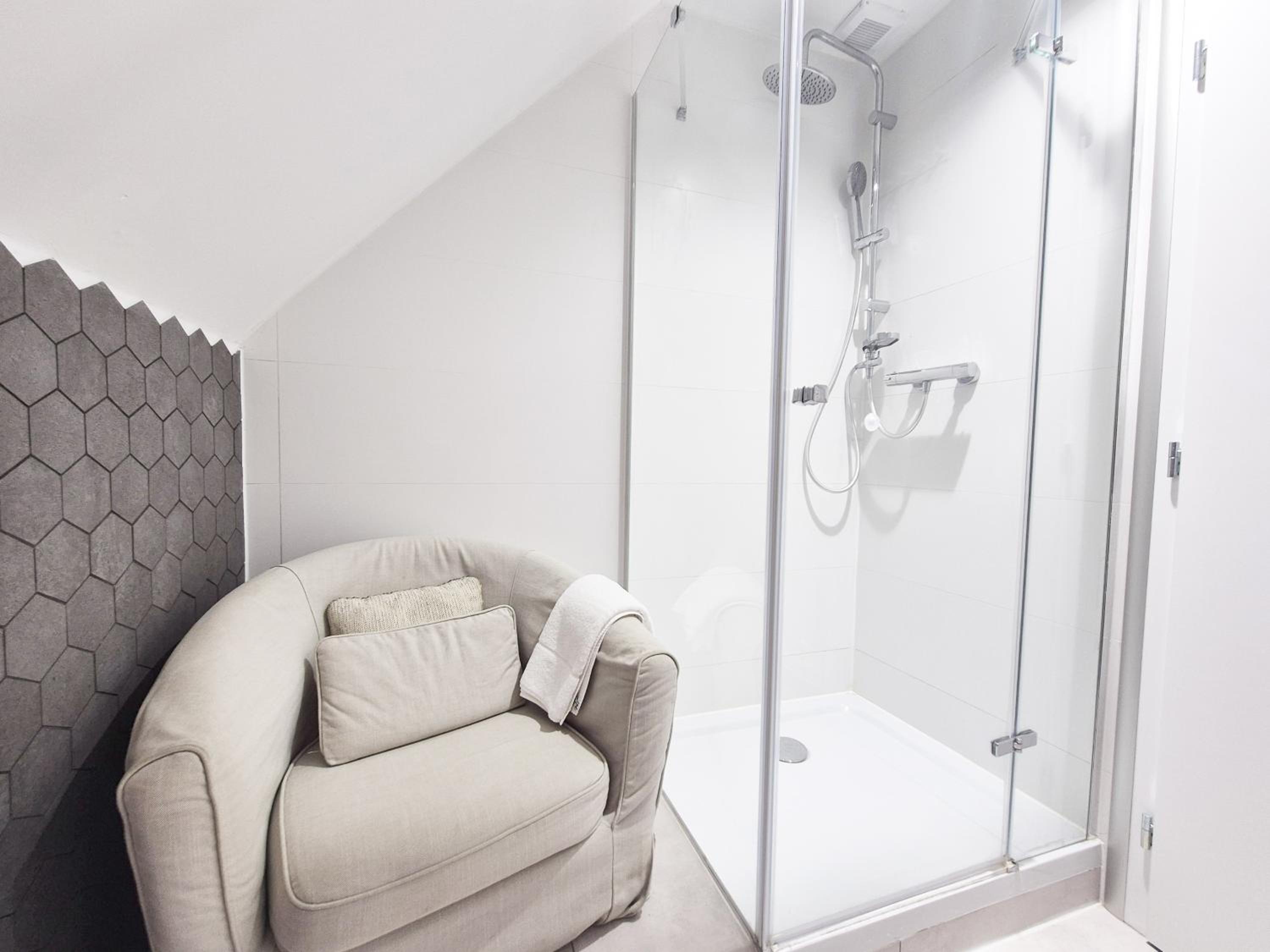 Suite - Photo 1