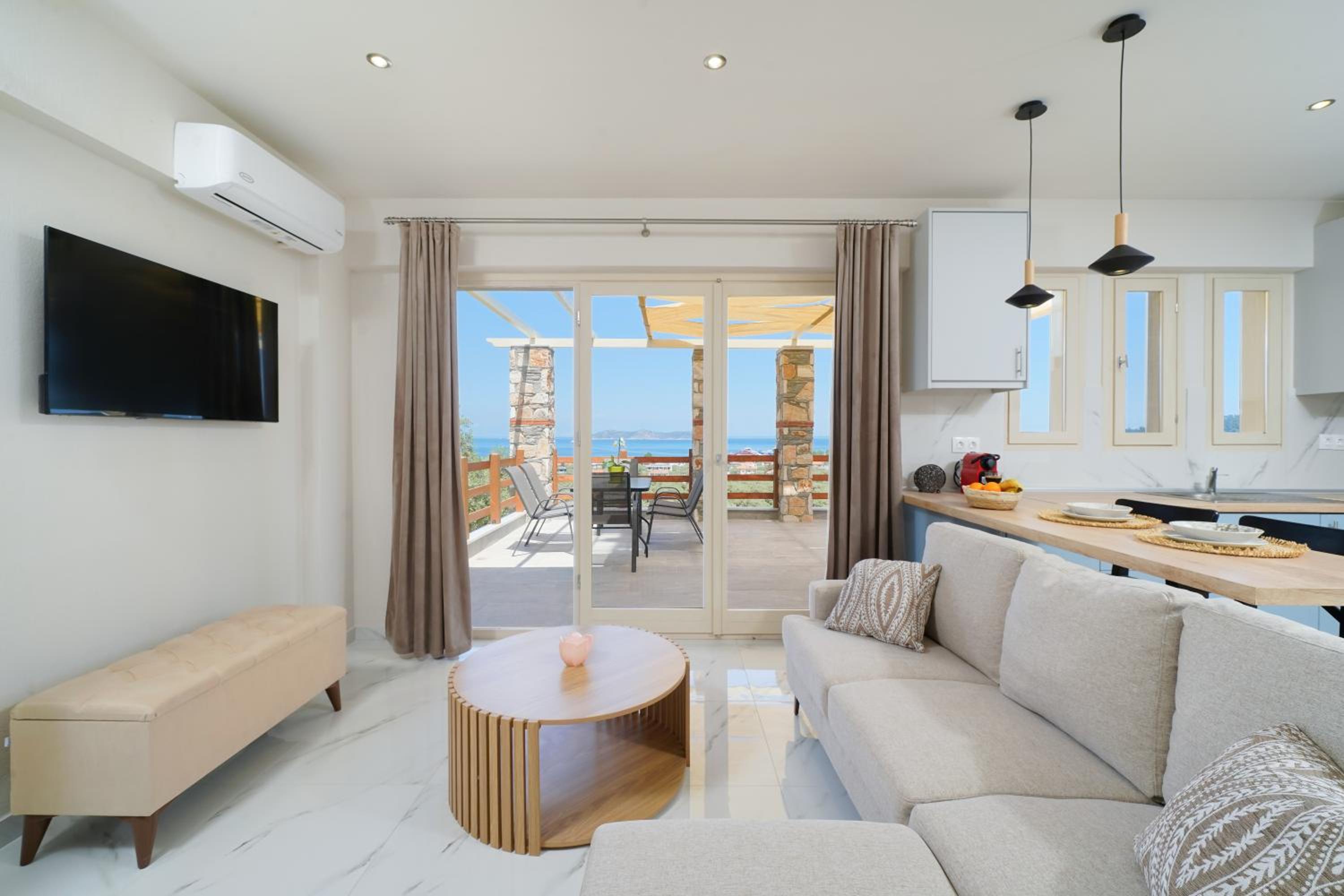 Three-Bedroom Villa photo 1