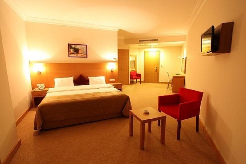 Suite - Photo 3