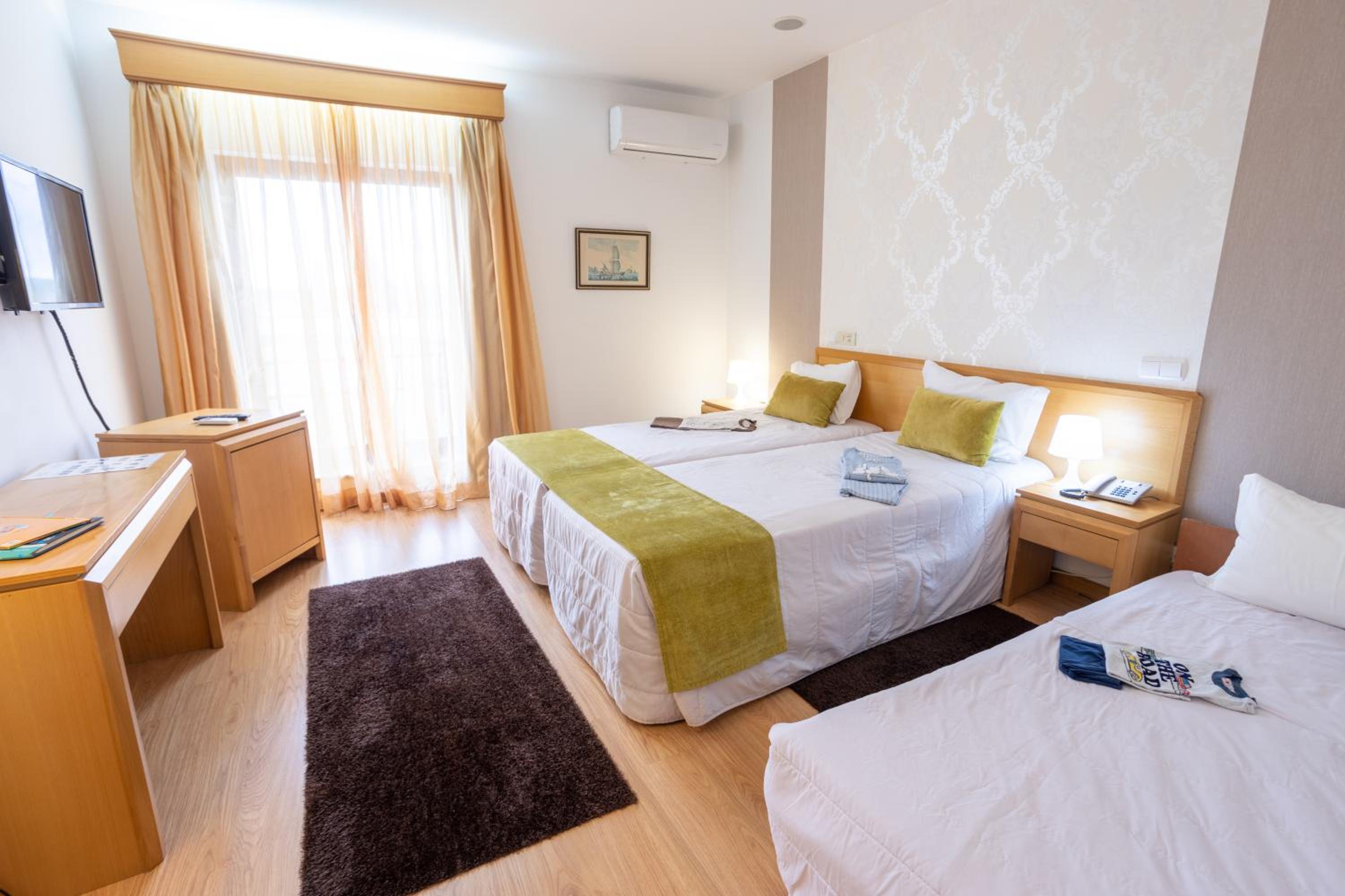 Twin Room with Extra Bed (3 Adults) photo 1