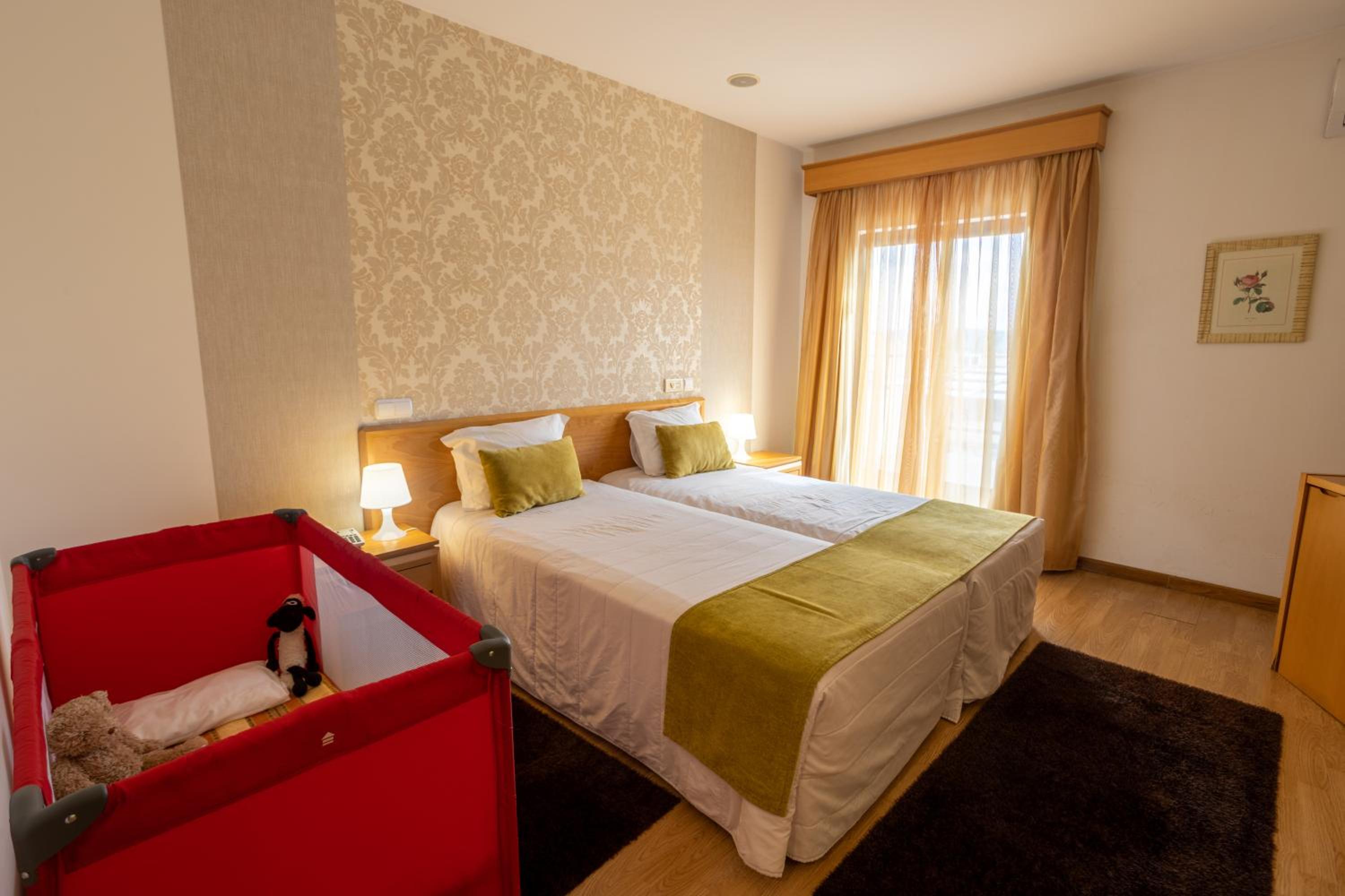Twin Room - Photo 2