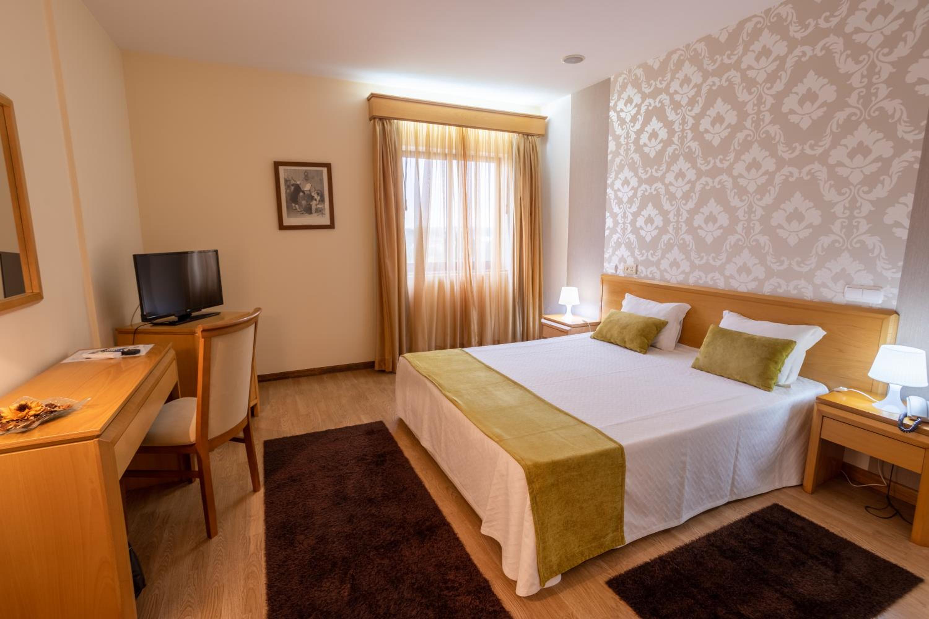 Suite - Photo 1