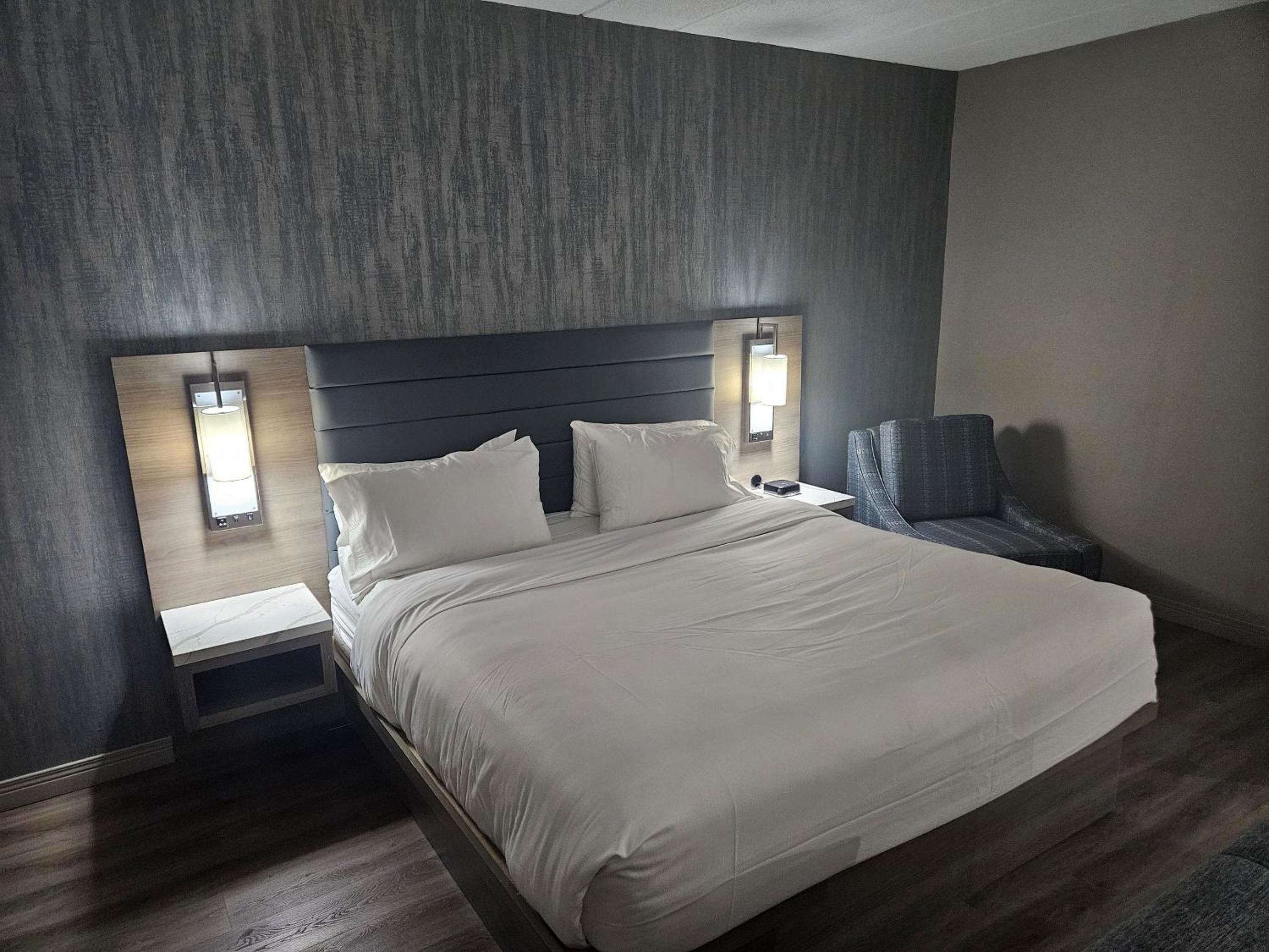 Bed & Sleeping Area