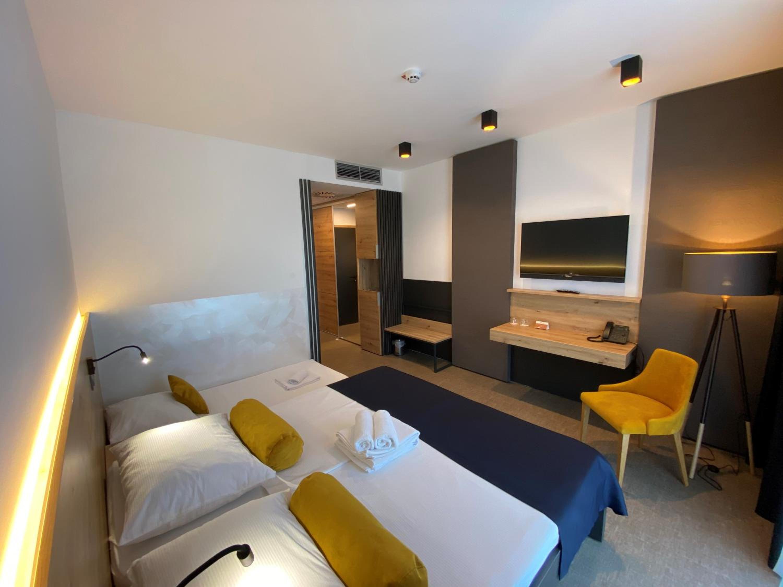 Superior Triple Room photo 2