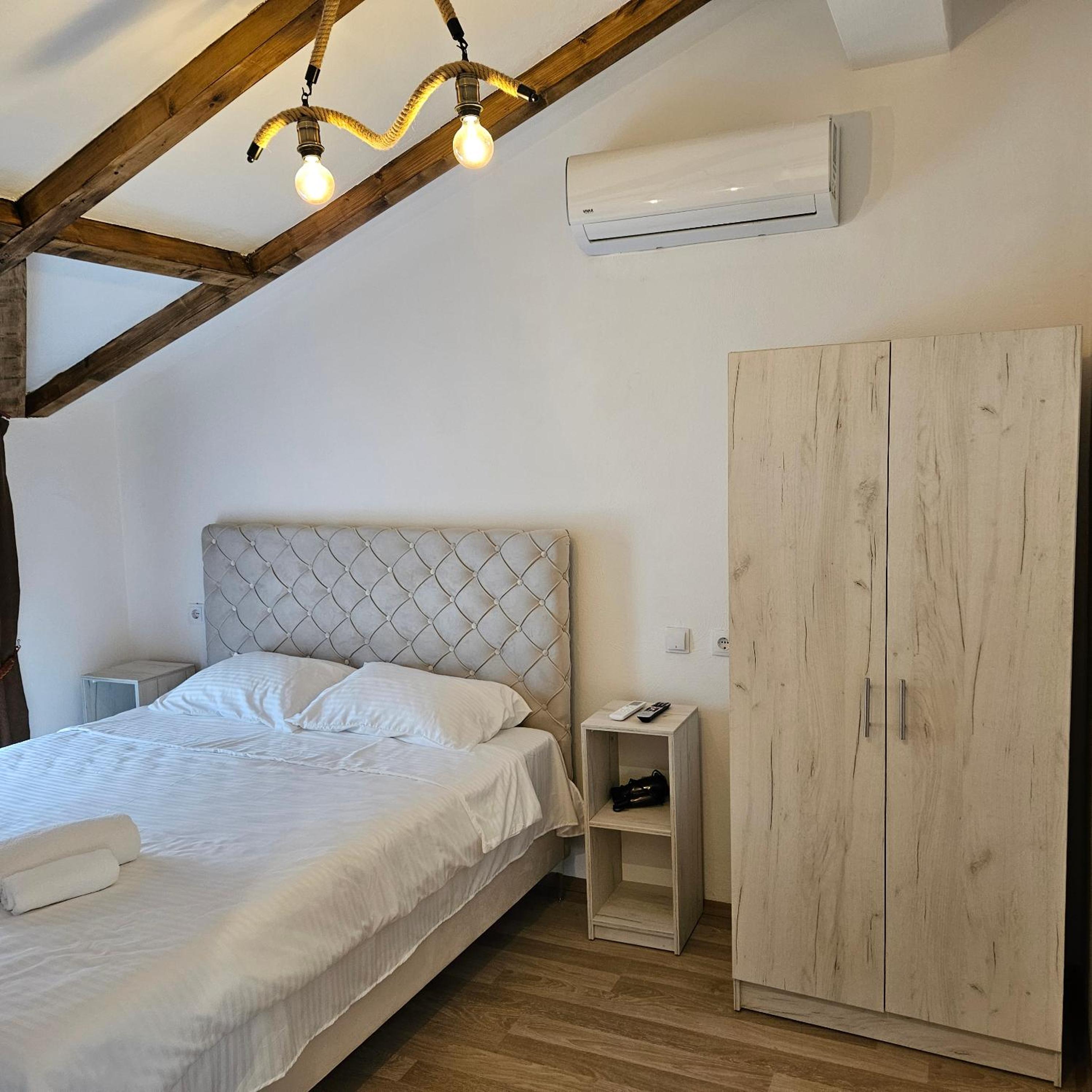 Double Room with Private Bathroom photo 2