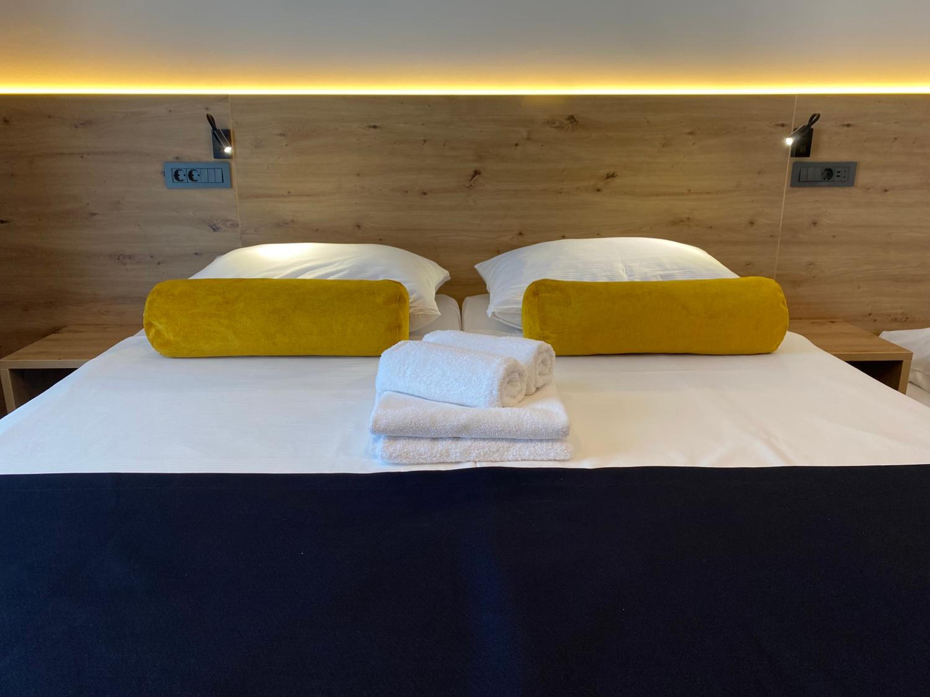 Deluxe Double Room with Extra Bed photo 1