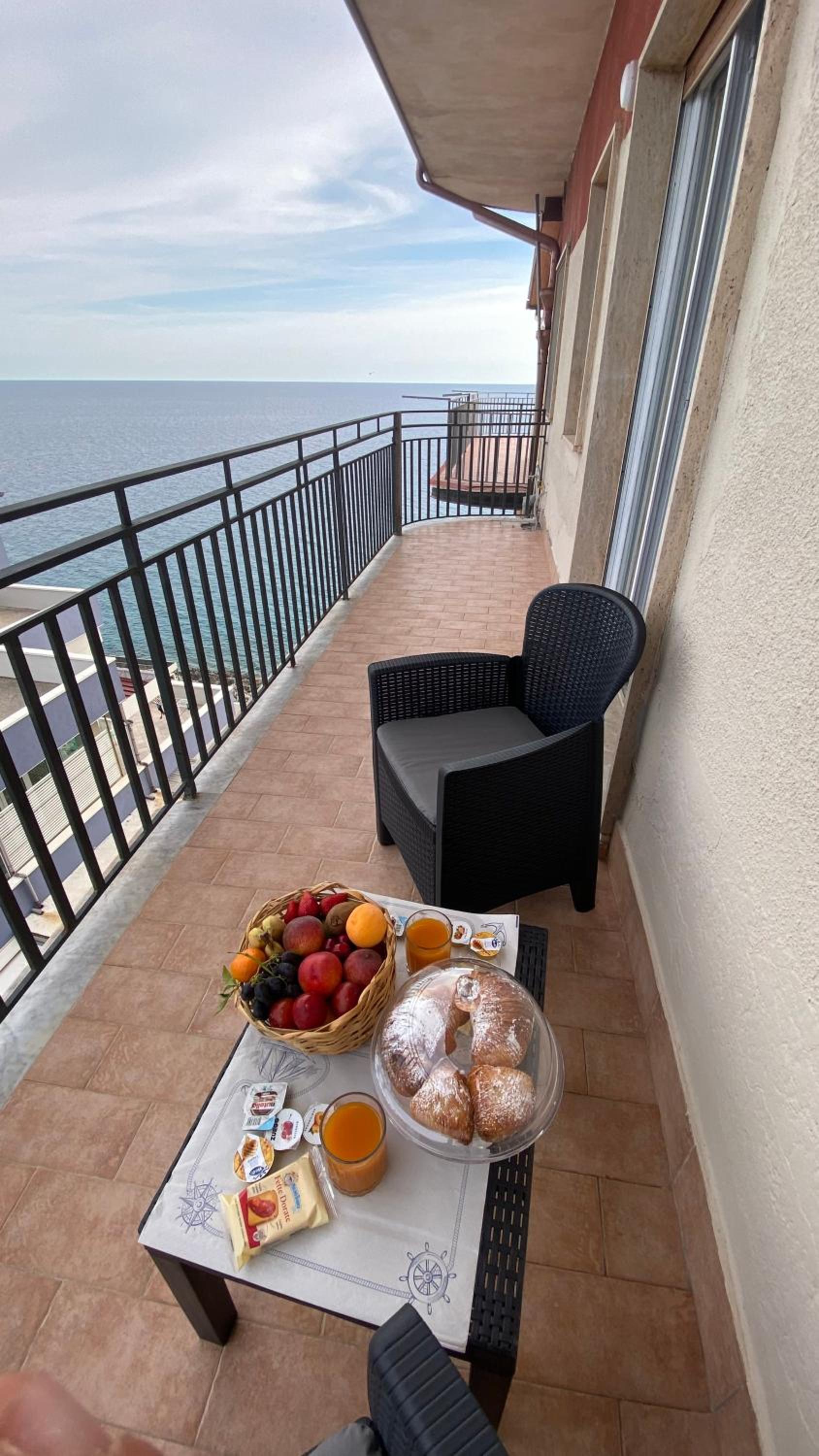 Deluxe Double Room with Sea View photo 2