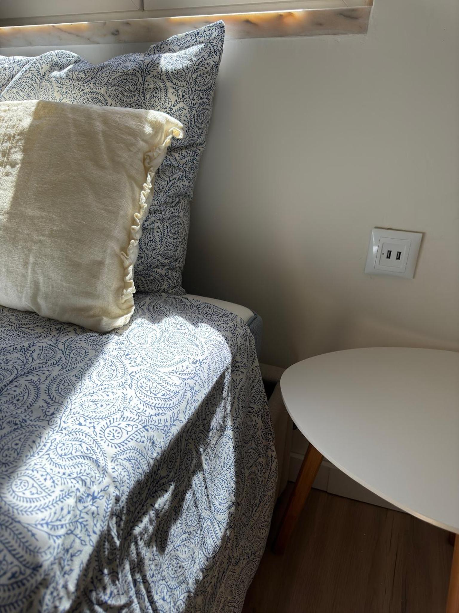 Five-Bedroom House photo 1