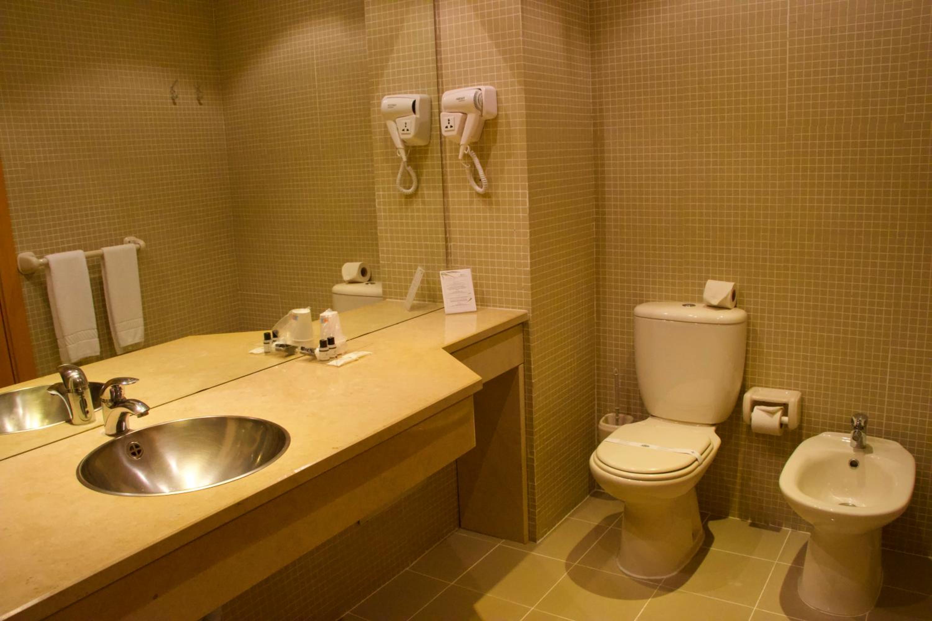 Twin Room - Photo 3