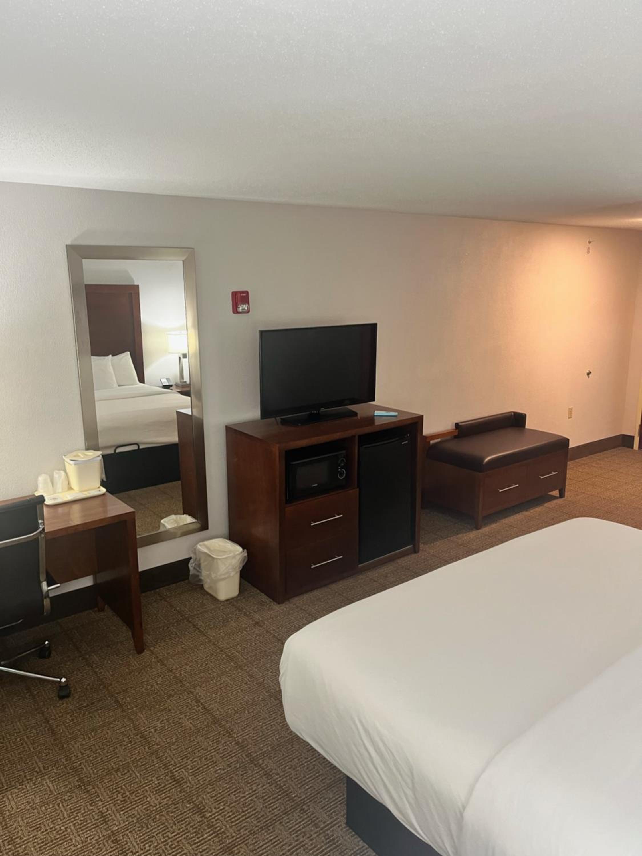 King Room - Accessible/Non-Smoking - Photo 1