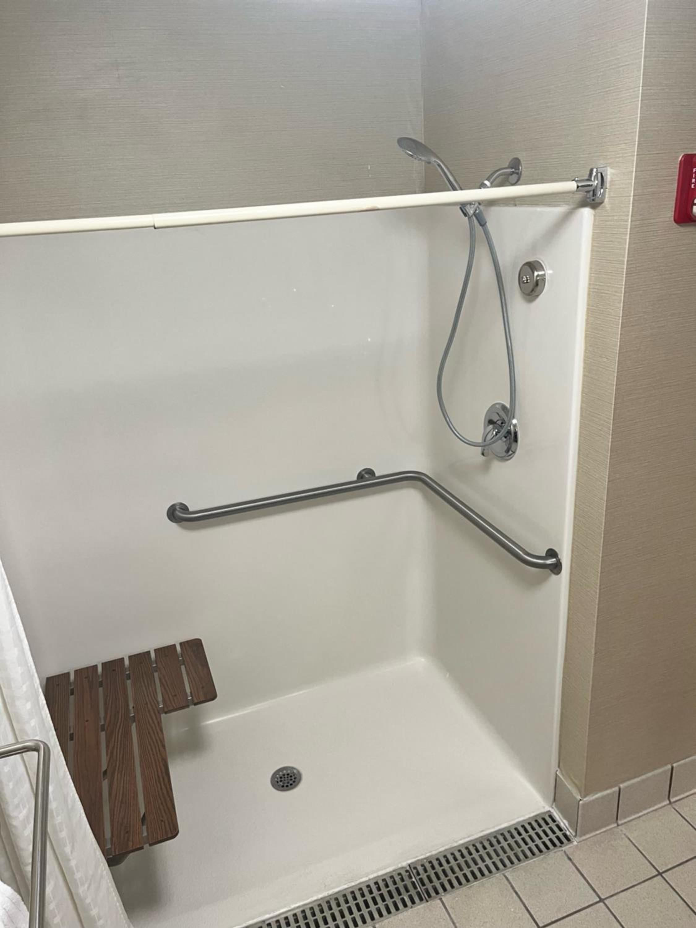 King Room - Accessible/Non-Smoking - Photo 3