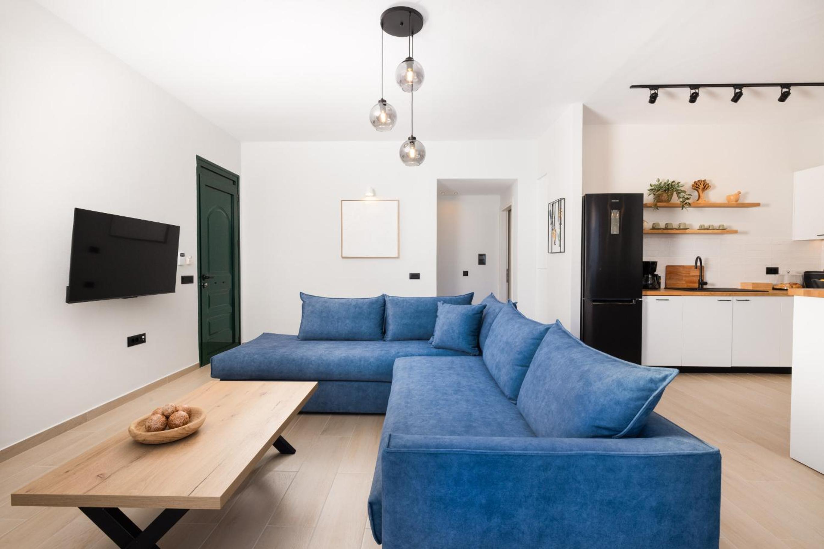 Three-Bedroom House photo 2