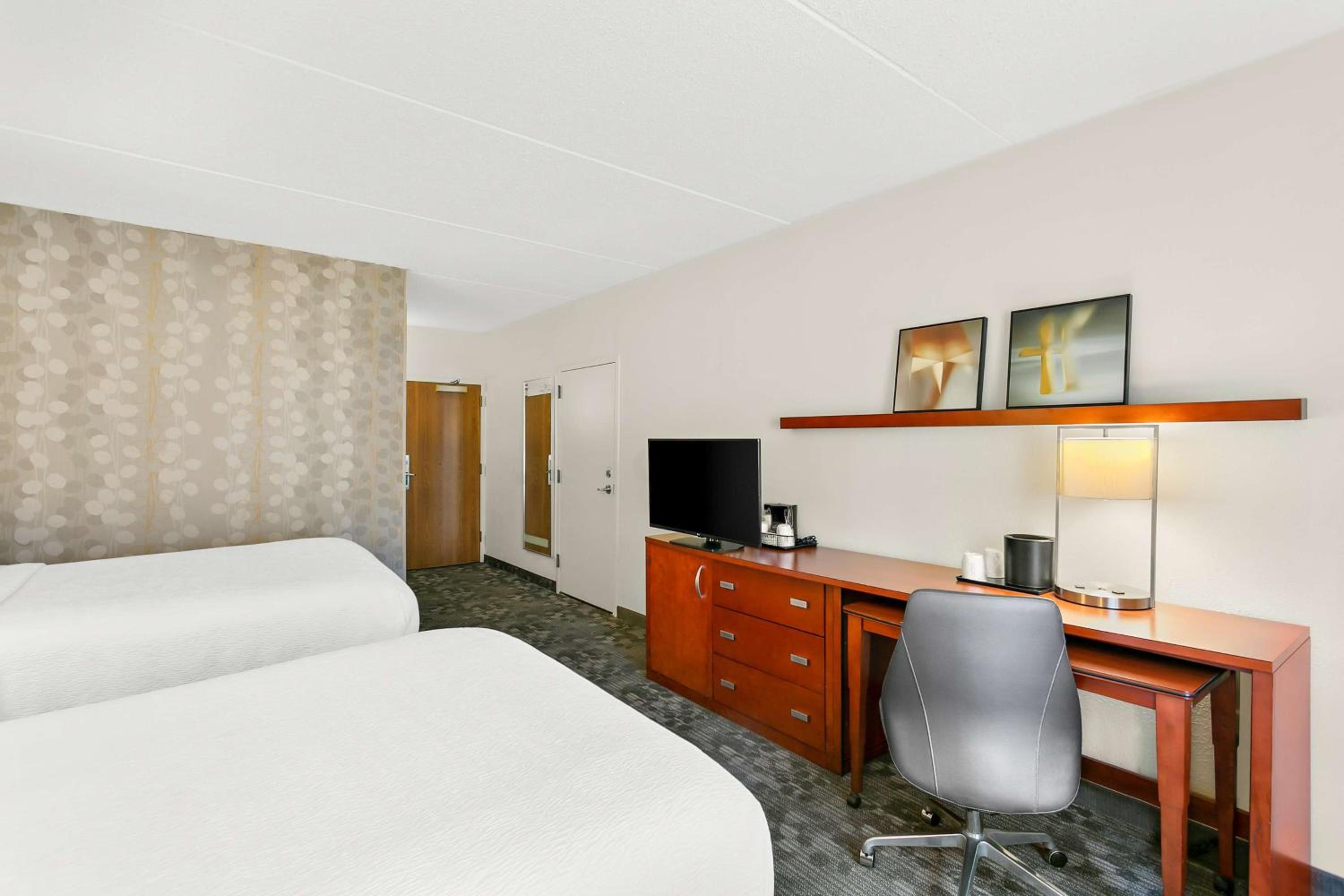 Queen Room with Two Queen Beds - Hearing Accessible - Photo 4
