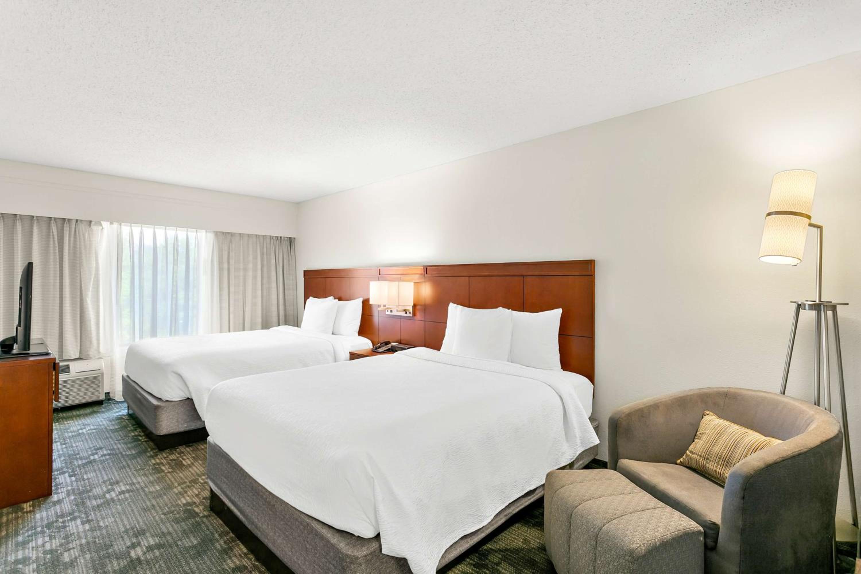 One-Bedroom Suite with Two Queen Beds - Photo 2