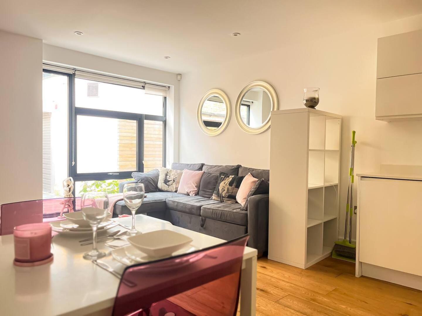 Three-Bedroom Apartment with Balcony photo 1