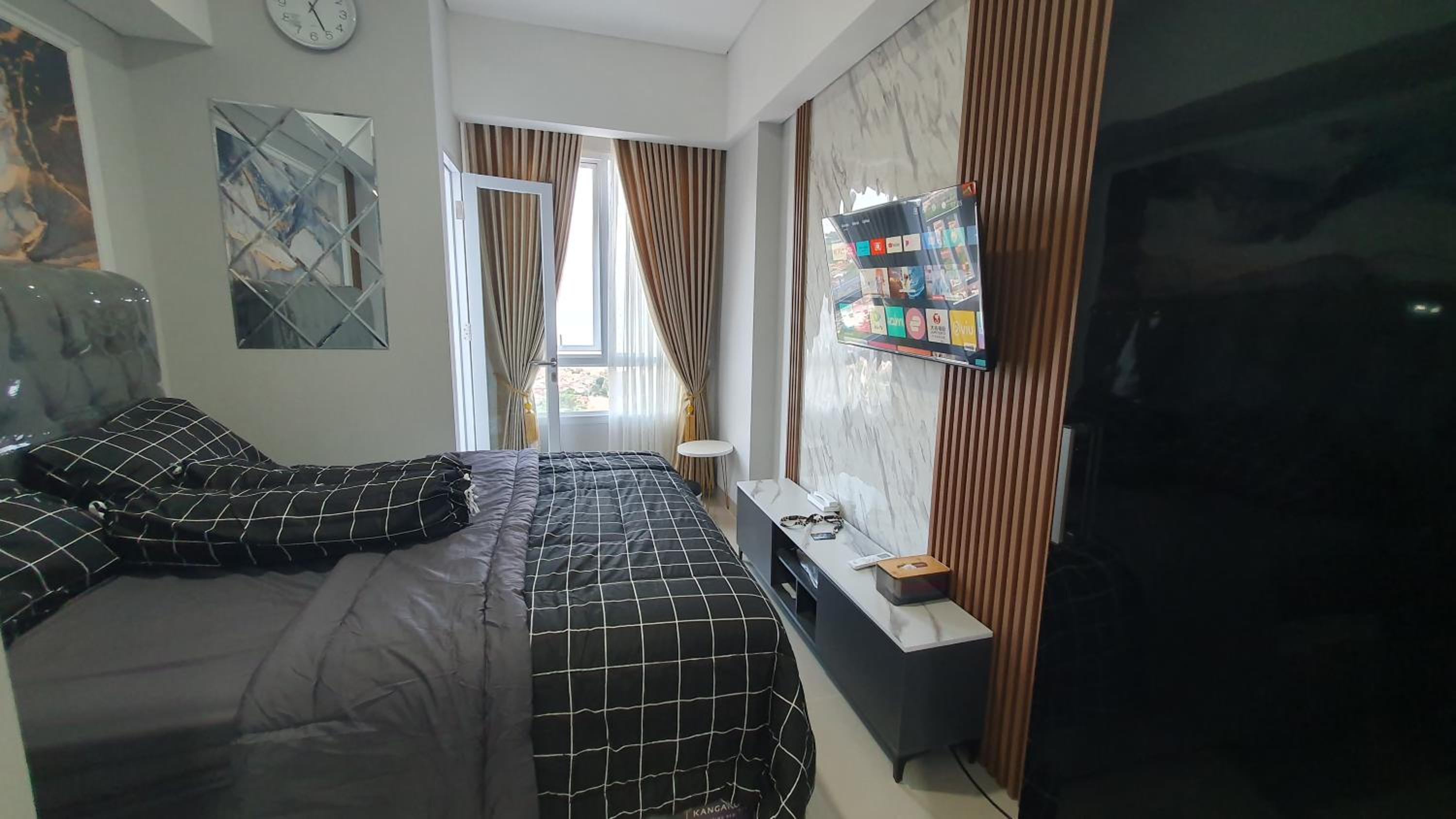 One-Bedroom Apartment photo 2