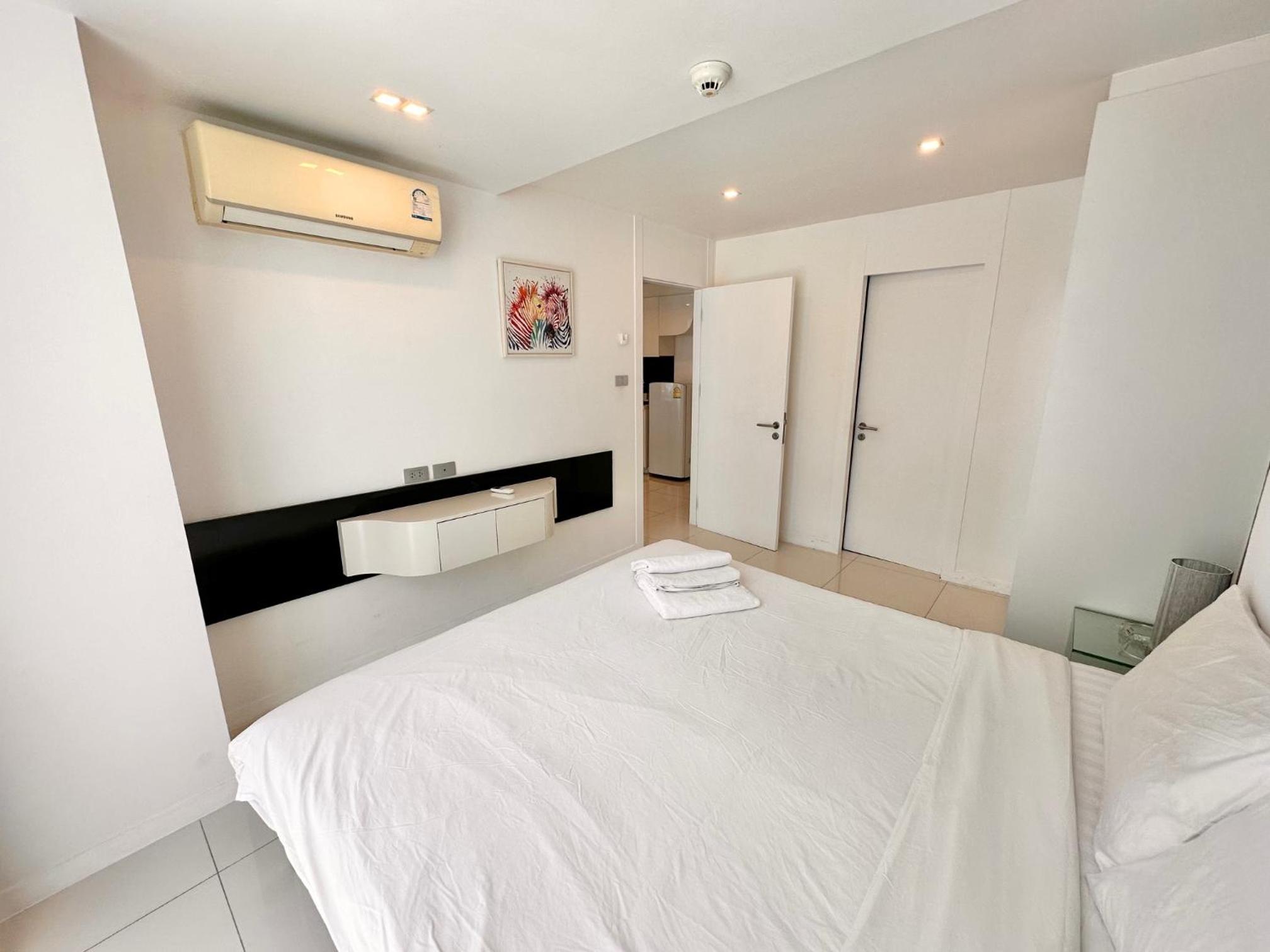 Apartment photo 2