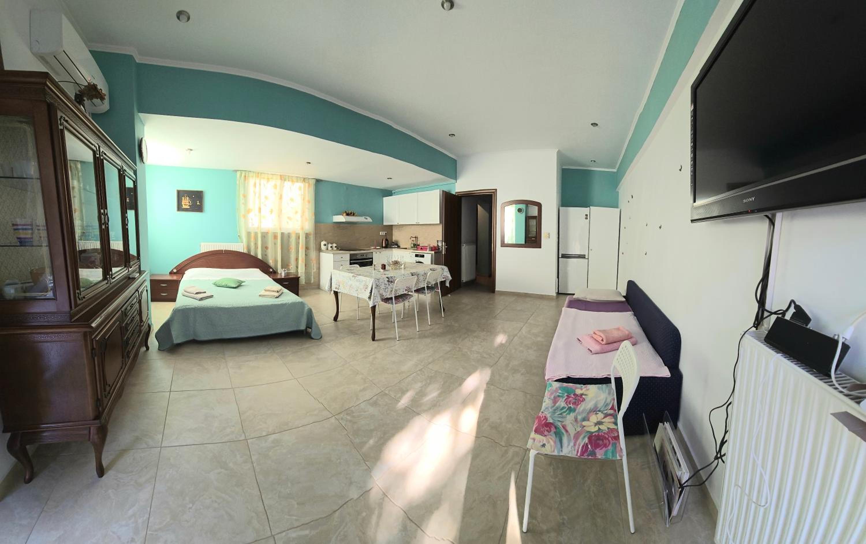 Family Room With Mountain View photo 1