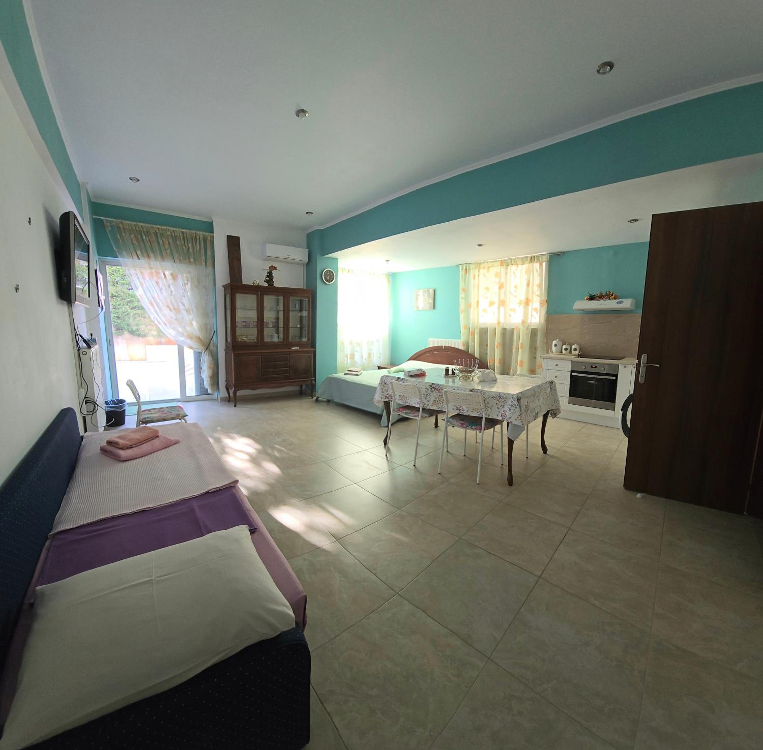 Family Room With Mountain View photo 3