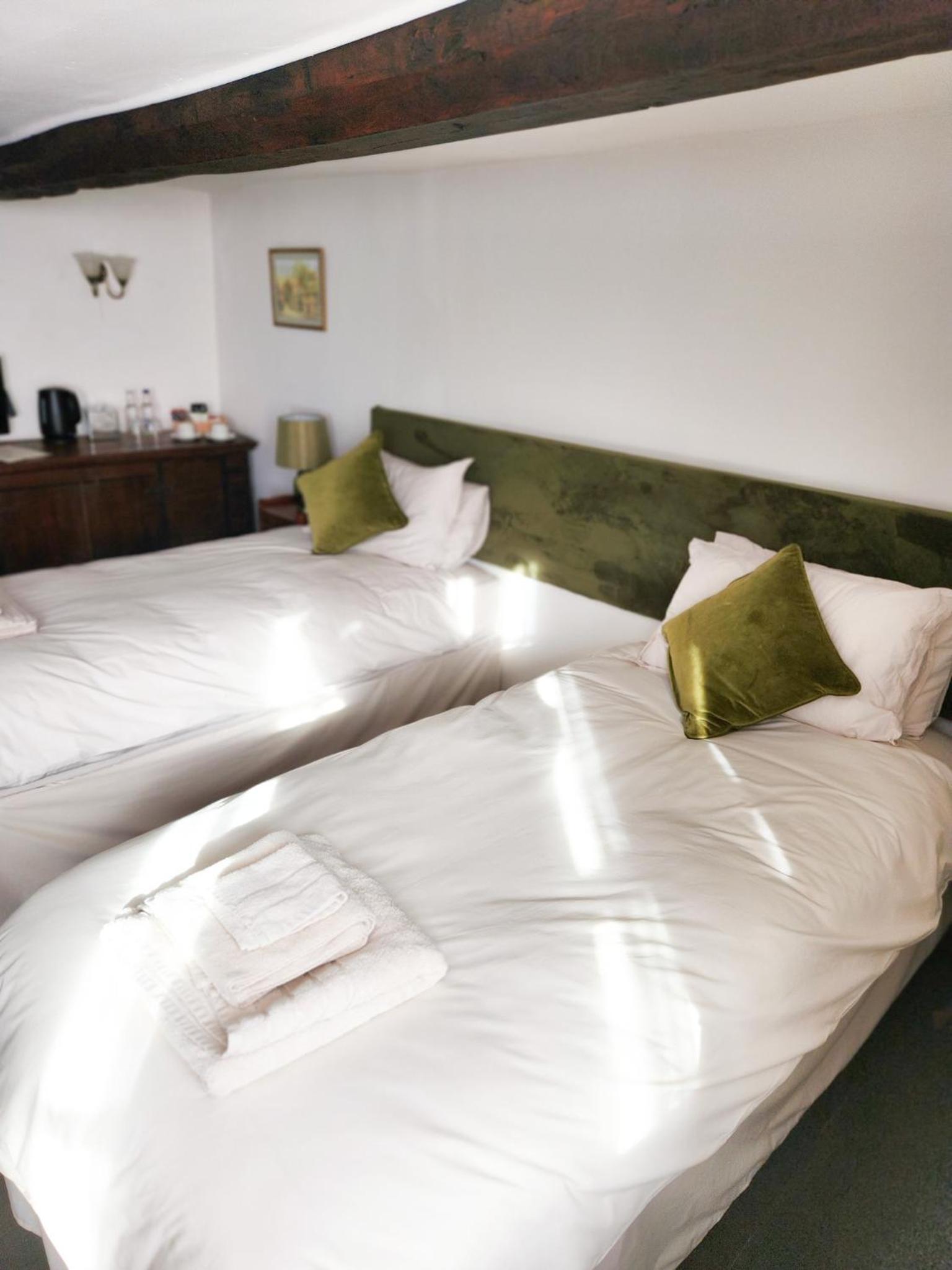 Small Twin Room - Photo 2