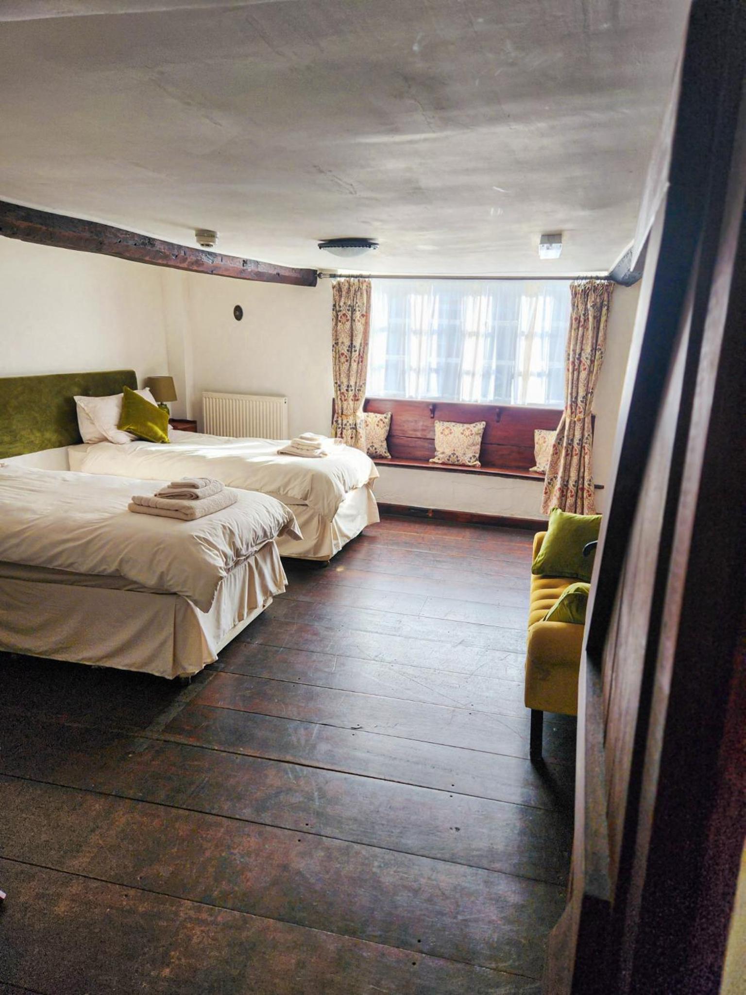 Small Twin Room - Photo 5