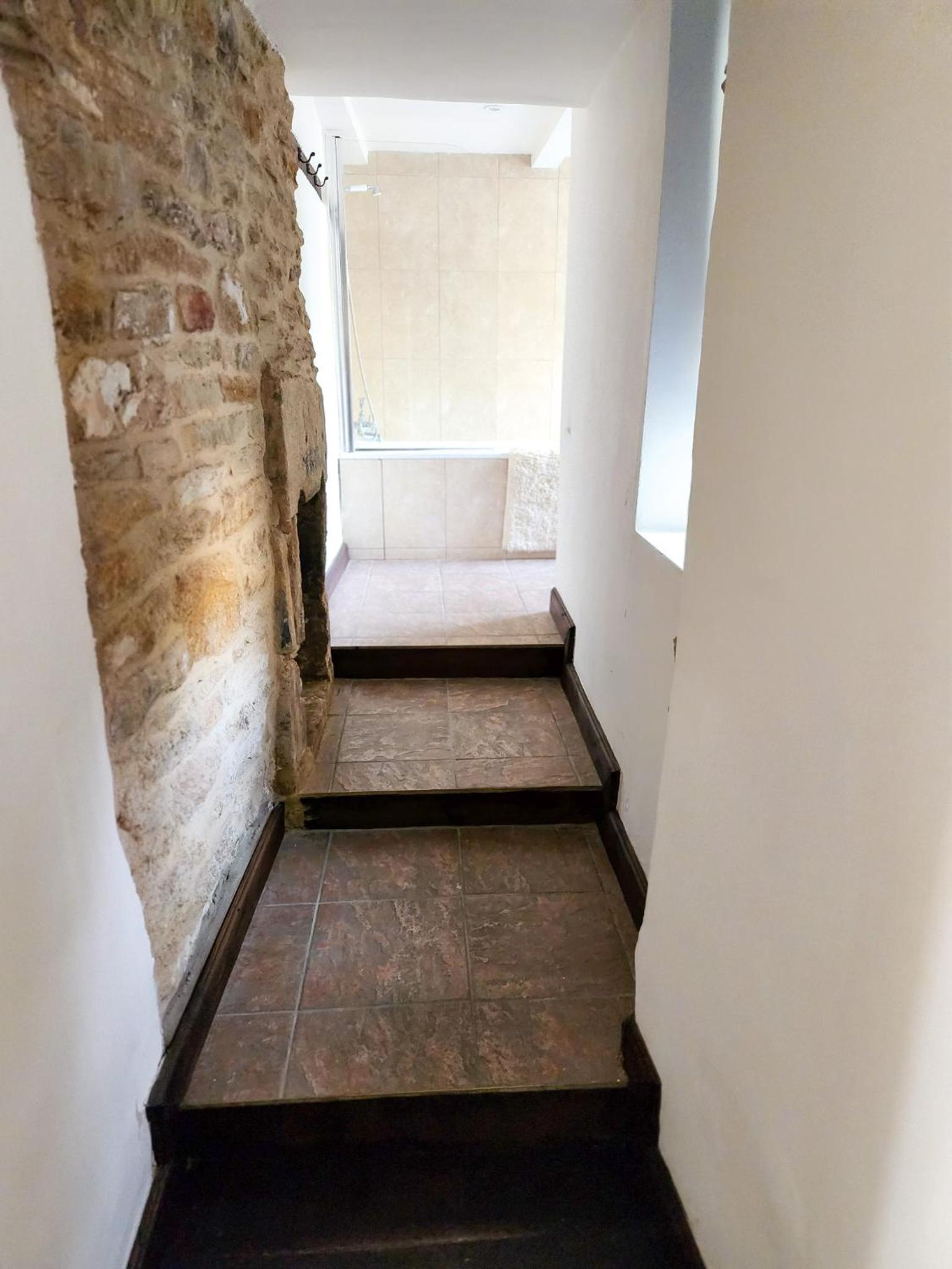 Small Twin Room - Photo 9