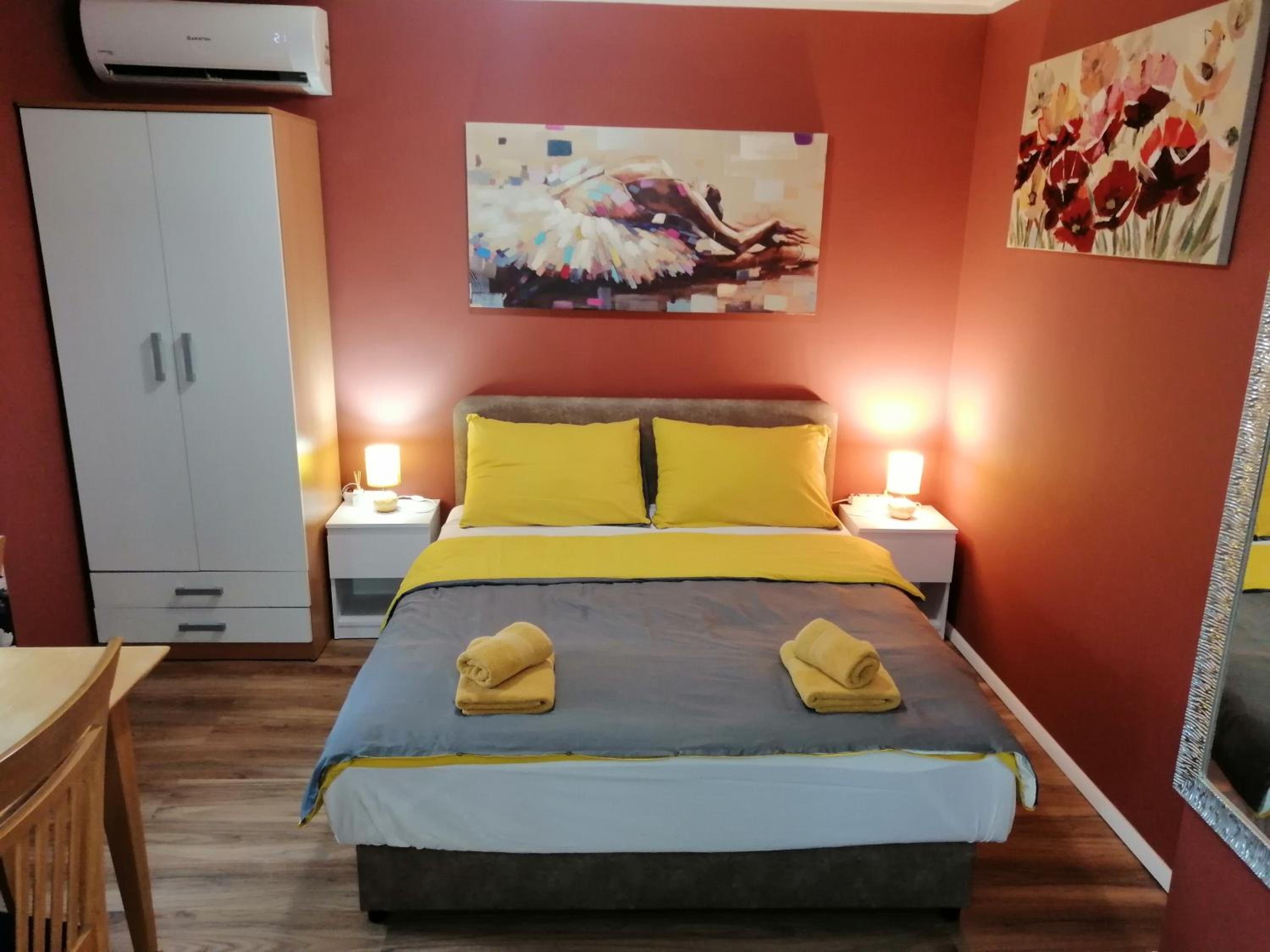 One-Bedroom Apartment