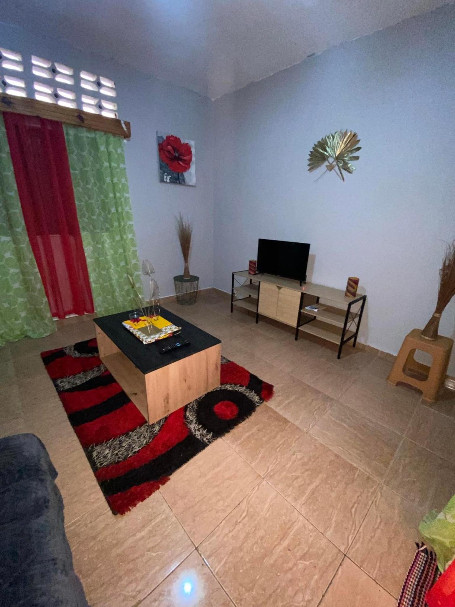 Family Room with Bathroom photo 3