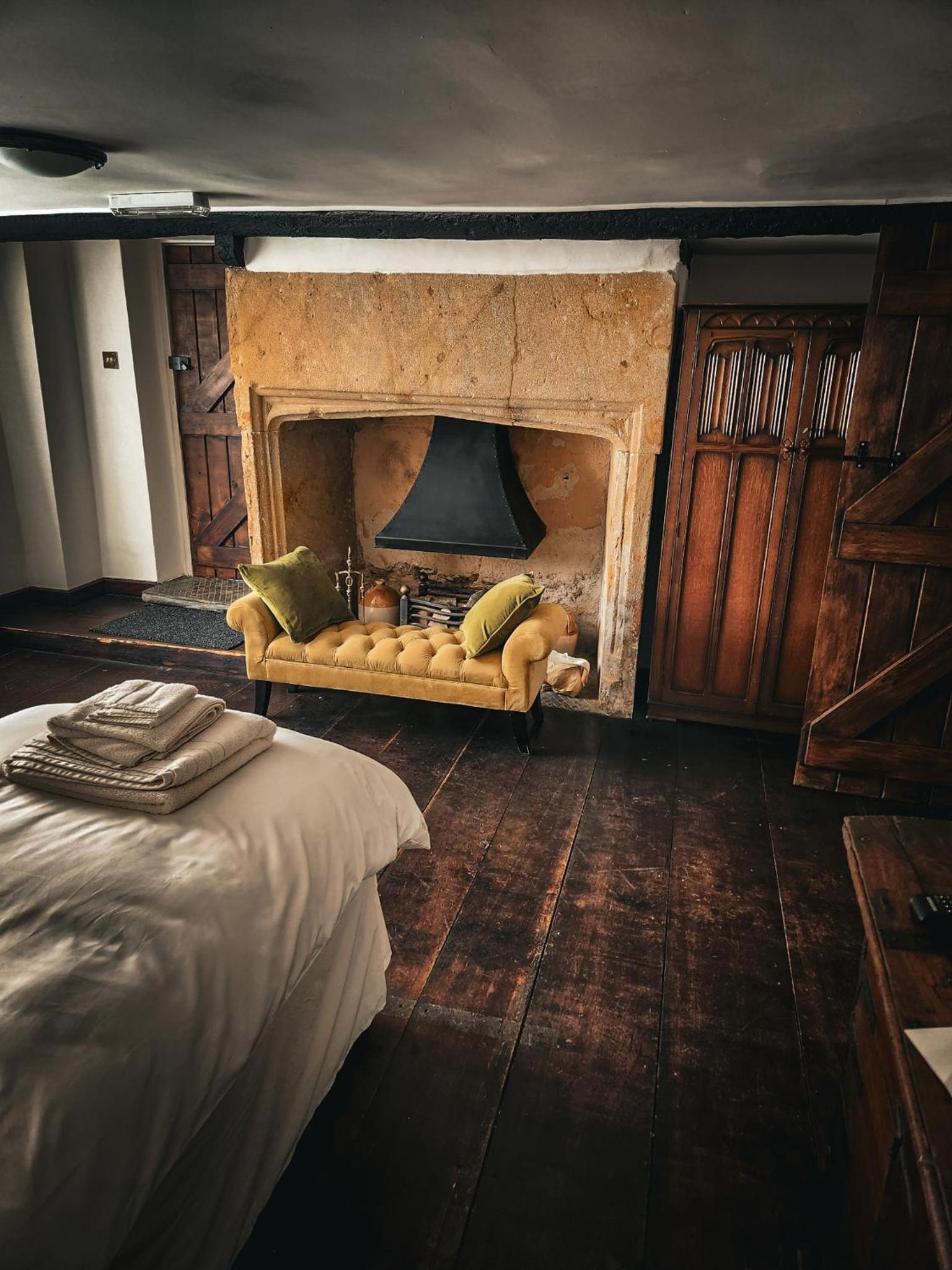 Small Twin Room - Photo 6