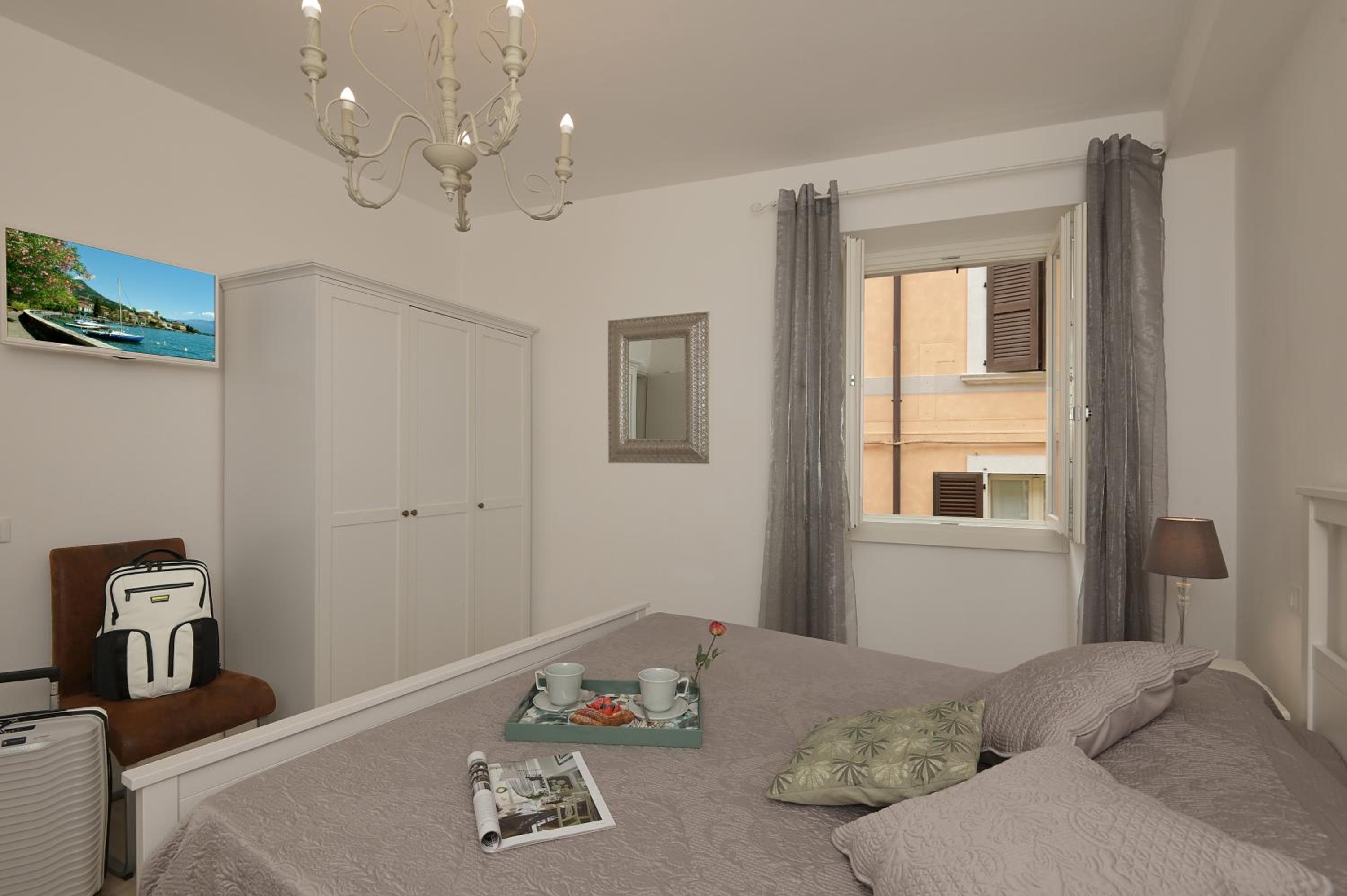 Deluxe Apartment photo 2