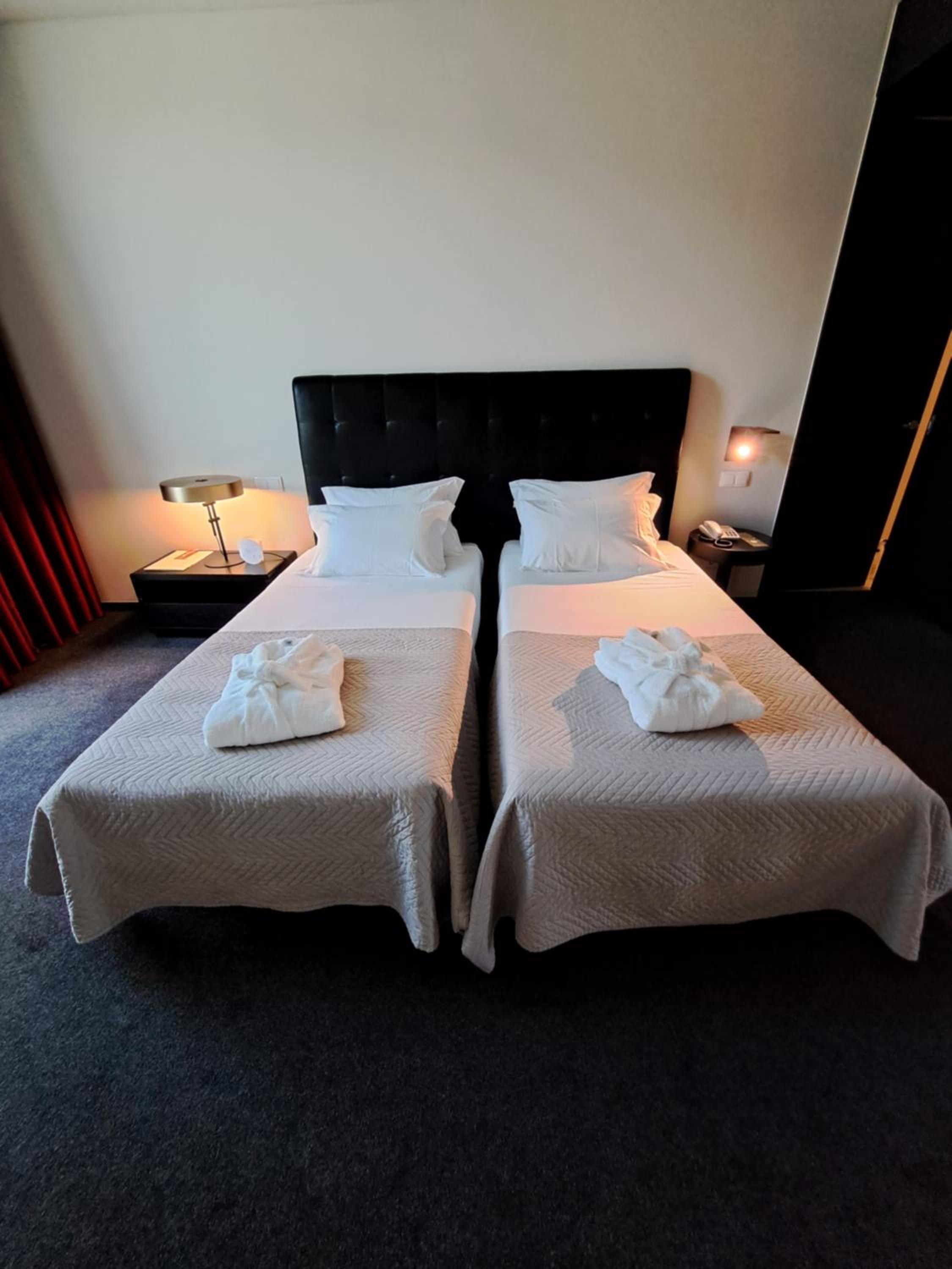 Standard Twin Room - Photo 3