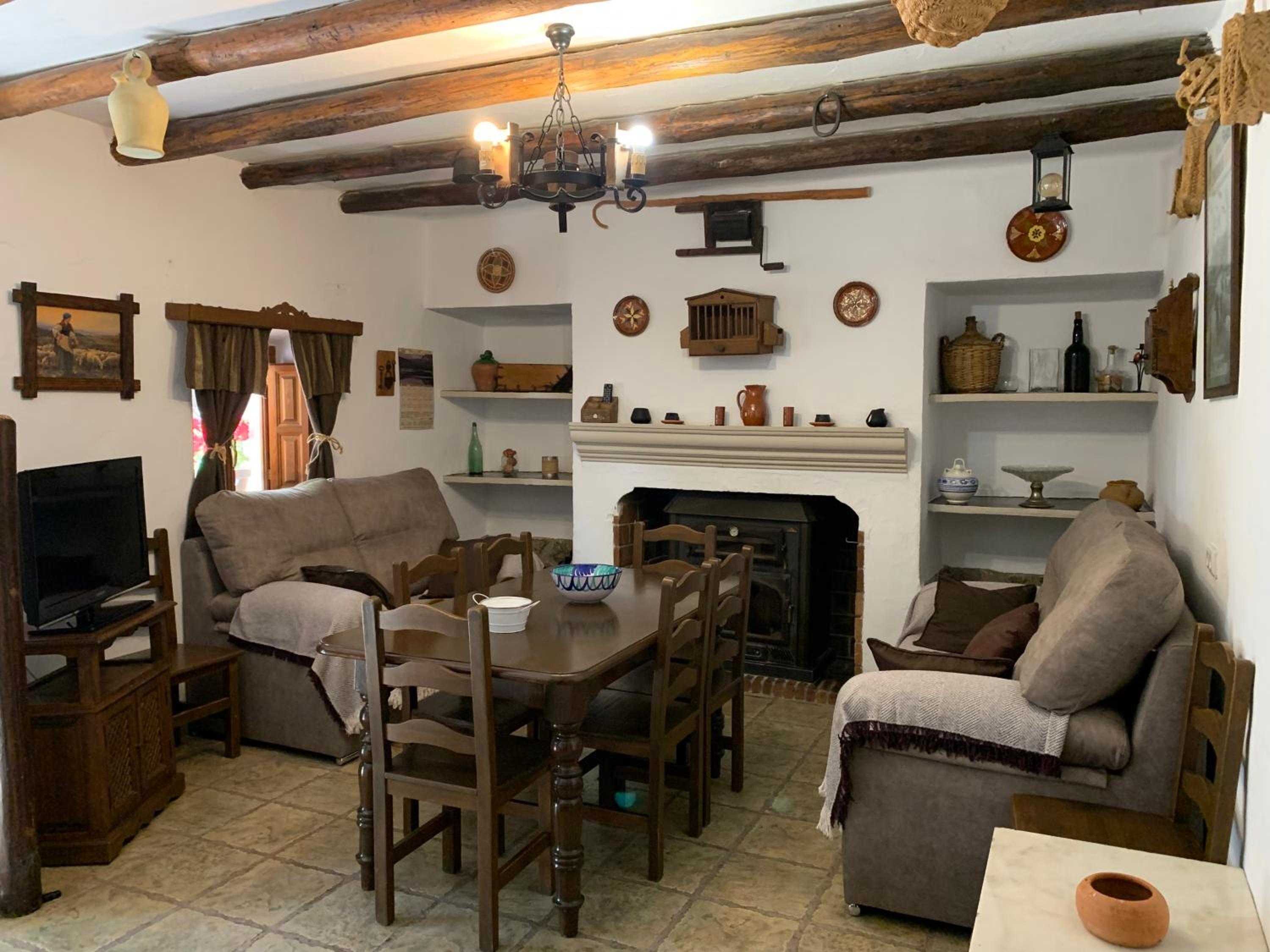 Five-Bedroom House photo 3
